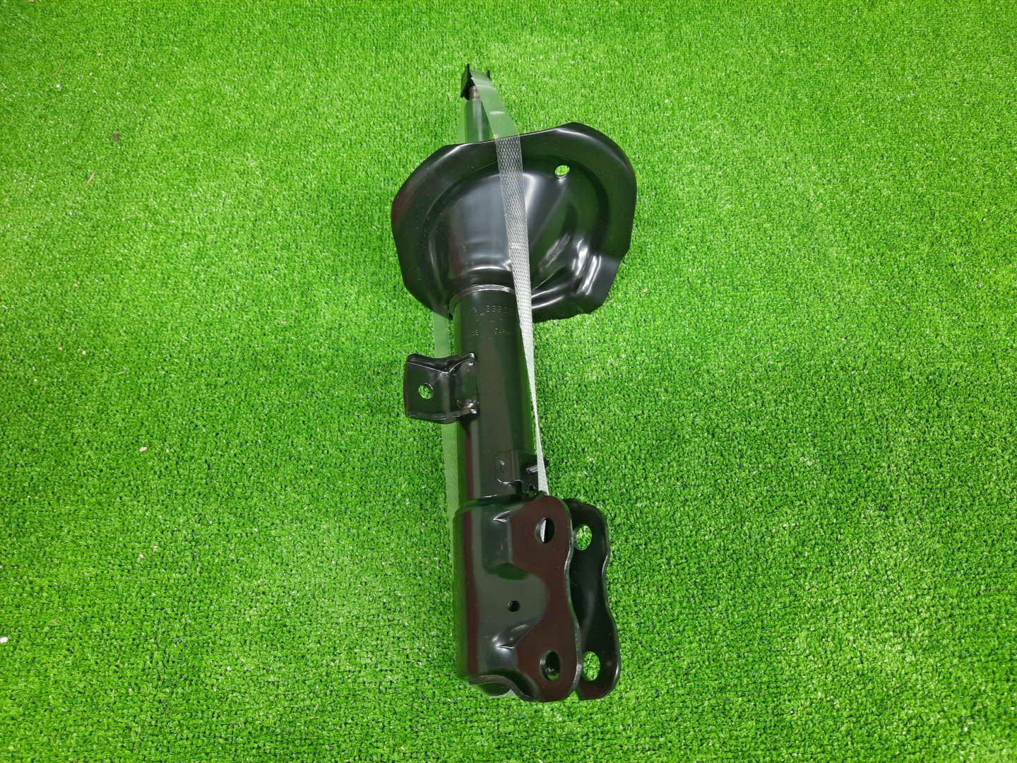 Стойка правая передняя MITSUBISHI RVR GA4W 4J10 339253 3 ракурс