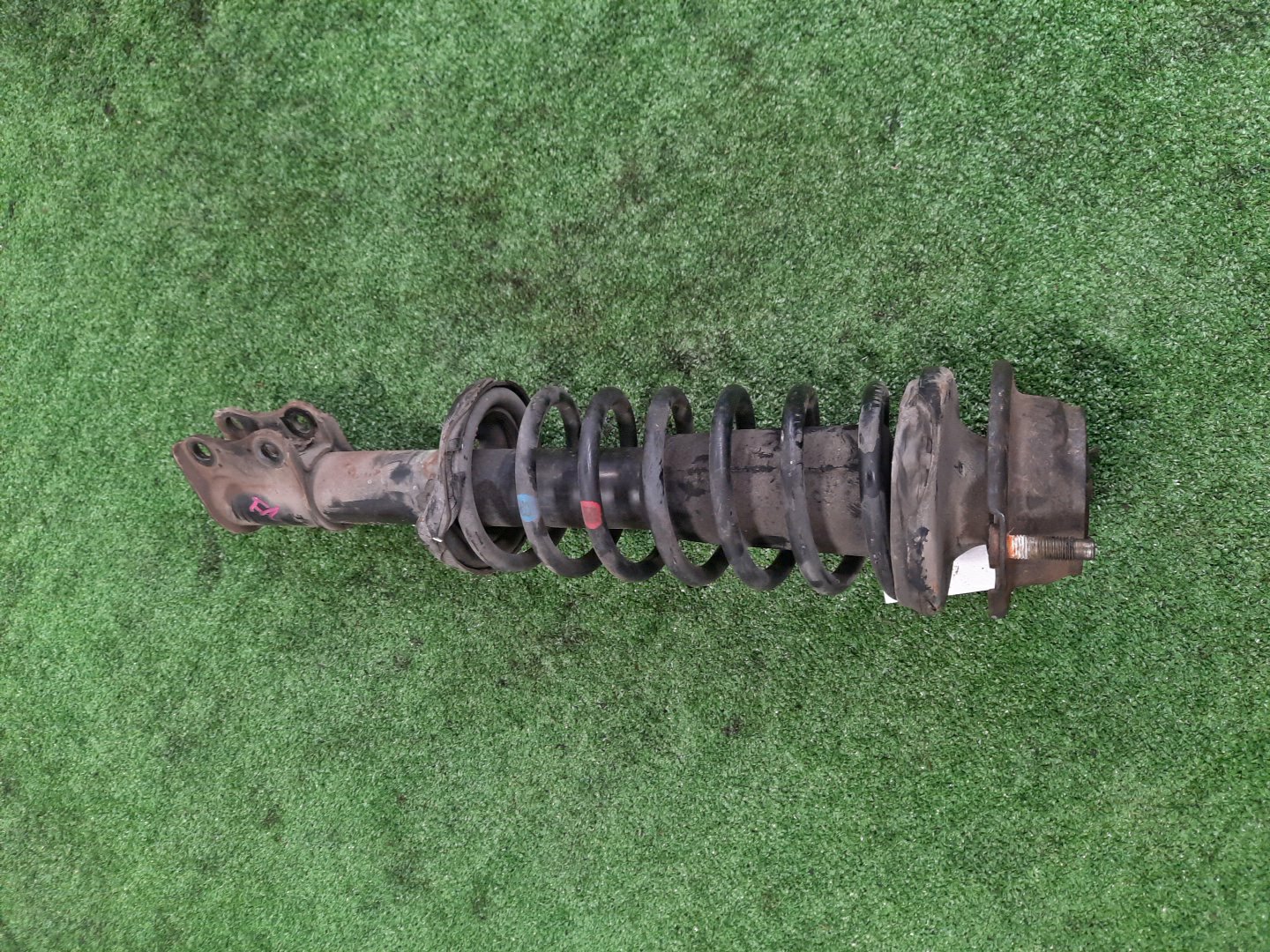Стойка левая передняя MAZDA DEMIO DW3W, DW5W B3E, B3ME, B3, B5E, B5ME, B5 1 ракурс