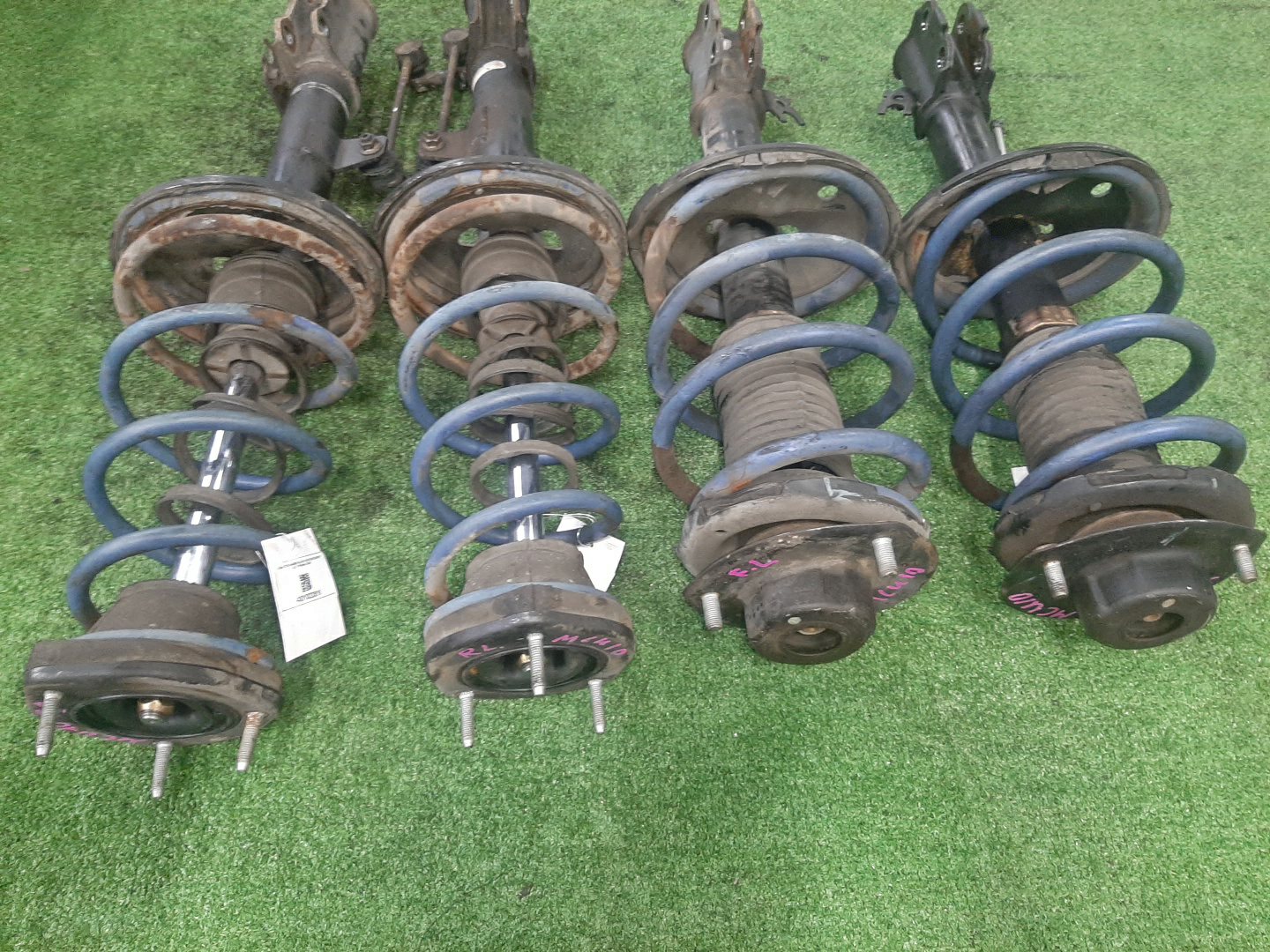 Стойка TOYOTA HARRIER MCU10W 1MZ-FE 2 ракурс