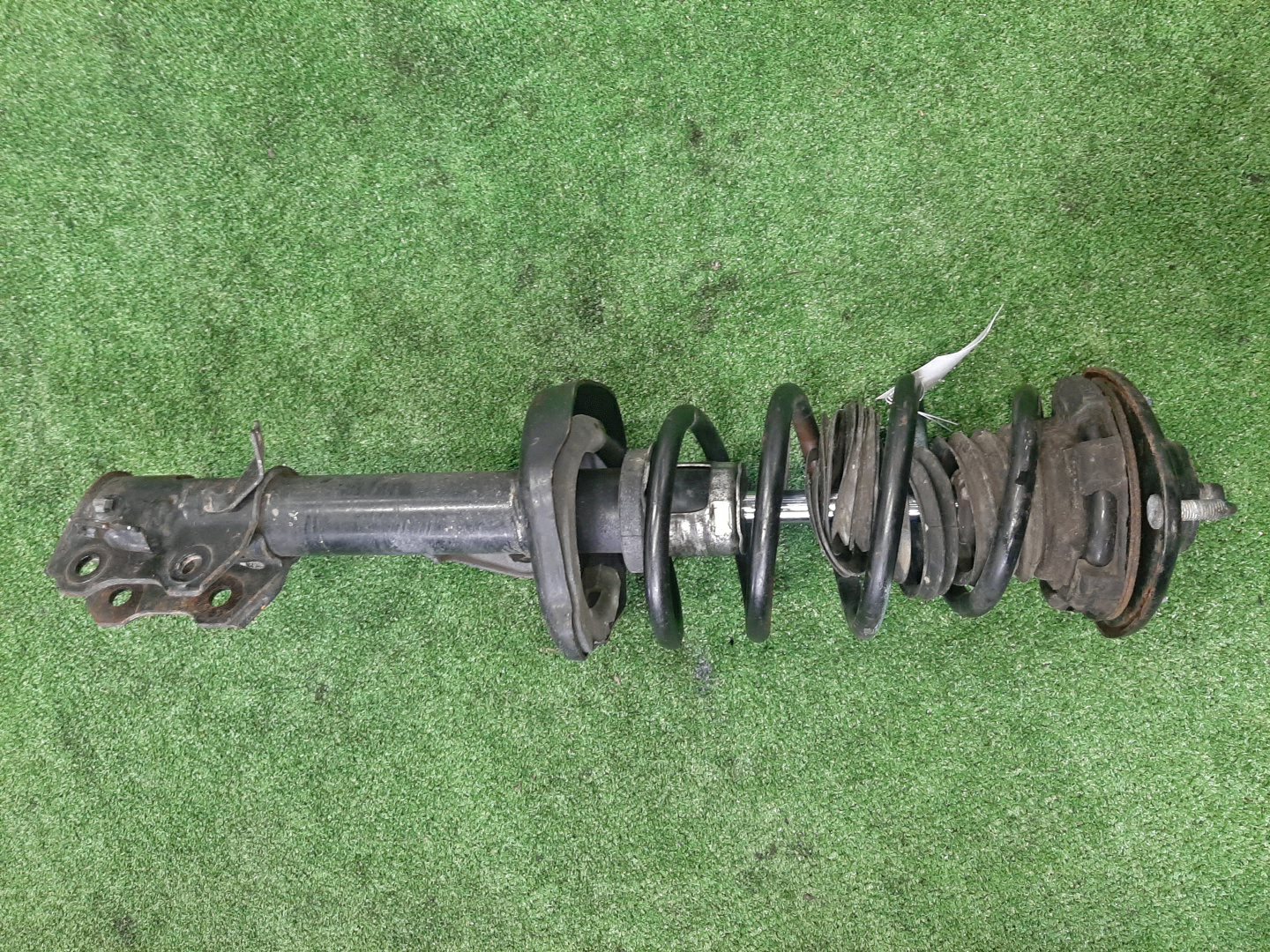 Стойка правая передняя HONDA STREAM RN9, RN7 R20A, R18A 1 ракурс