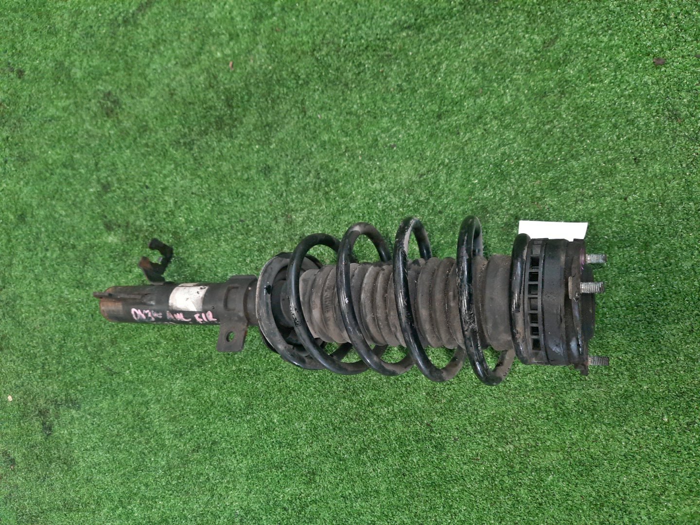 Стойка правая передняя MAZDA DEMIO, VERISA DY3W, DY5W, DY3R, DY5R, DC5R, DC5W ZJ-VE, ZY-VE 1 ракурс