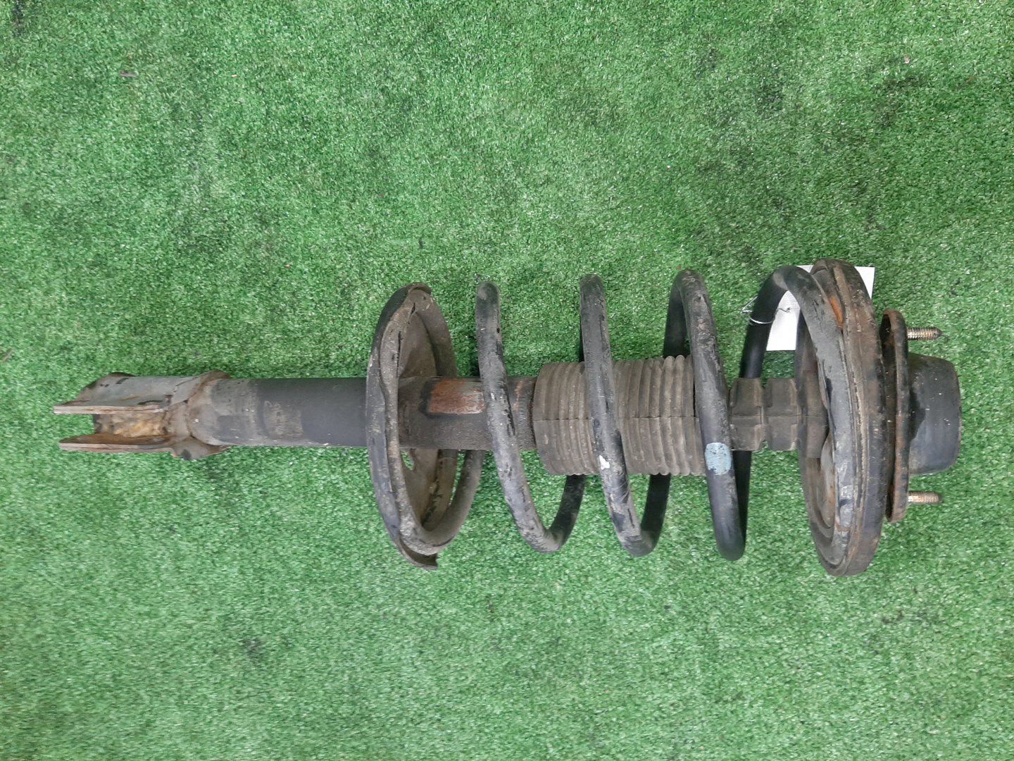 Стойка левая передняя MITSUBISHI PAJERO IO H61W, H62W, H71W, H72W, H76W, H66W, H67W, H77W 4G93, 4G94, 4G93T 1 ракурс