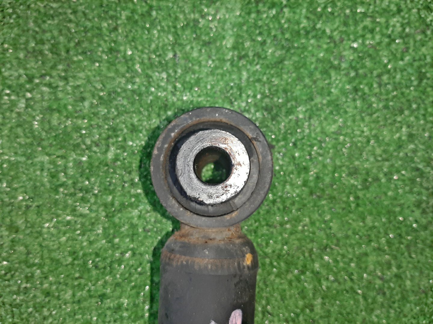 Стойка левая передняя NISSAN BLUEBIRD, PRIMERA QU14, HU14, EU14, P11, WP11, QP11, WQP11, WHP11 QG18DE, QG18DD, SR20DE, SR20VE, SR18DE 3 ракурс