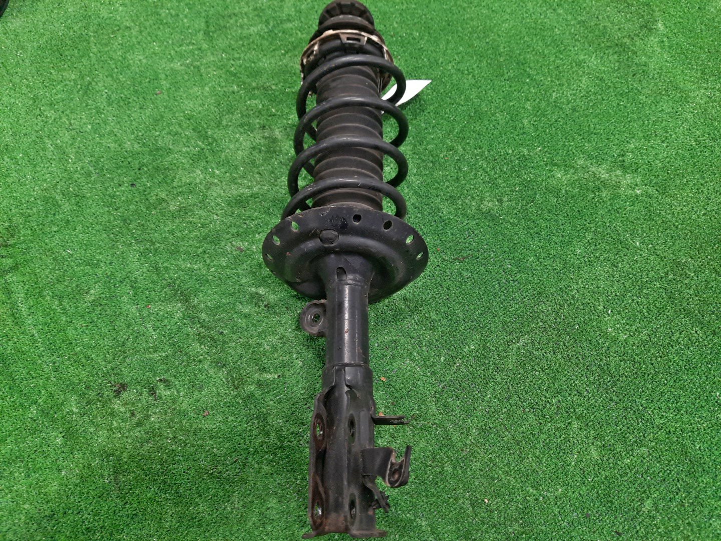 Стойка левая передняя  HONDA FIT, FIT SHUTTLE GE6, GP1, GP4, GE8, GG7, GP2 L13A, LDA, LEA, L15A 1 ракурс