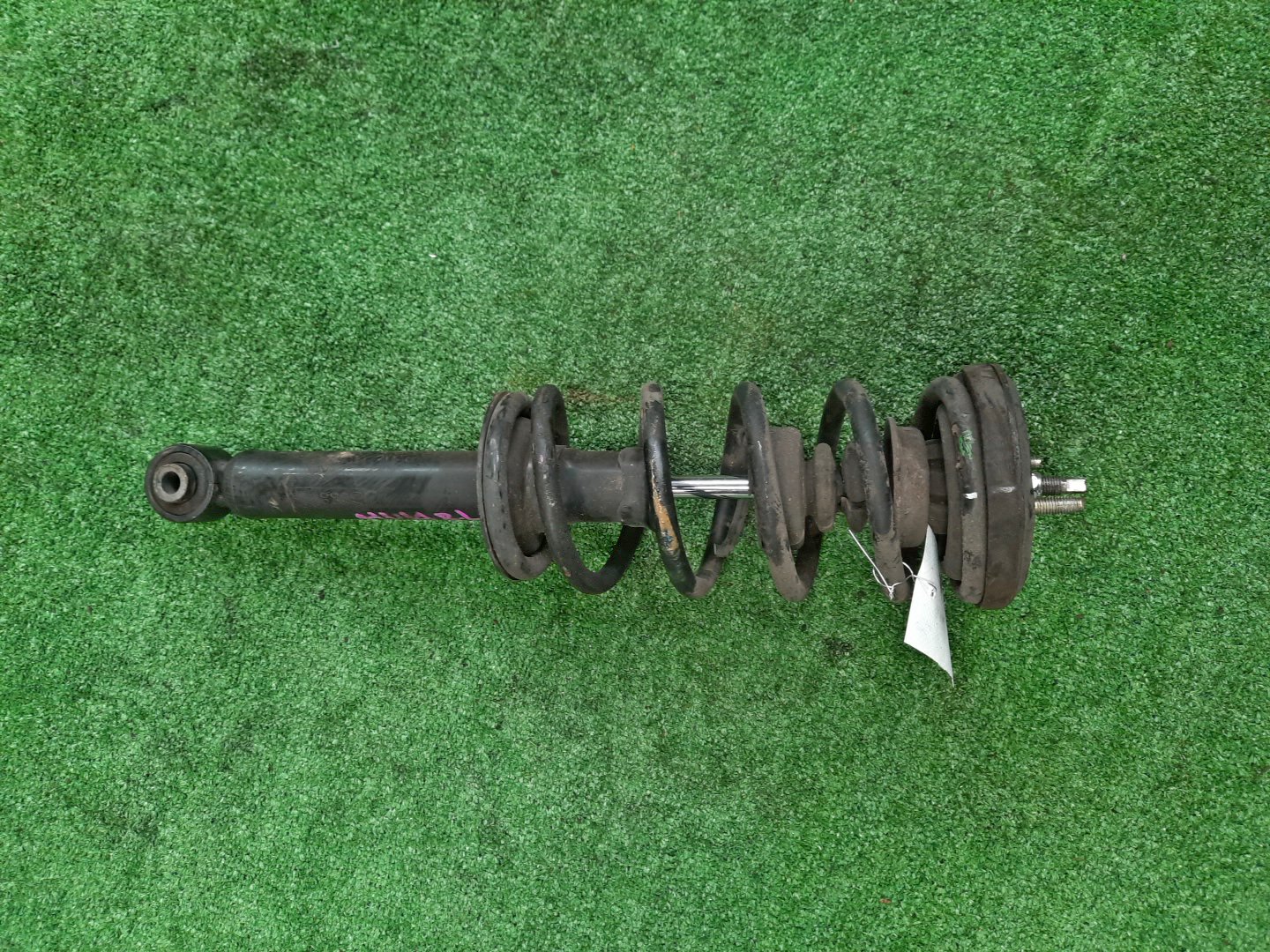 Стойка левая задняя NISSAN BLUEBIRD, PRIMERA QU14, HU14, EU14, P11, WP11, QP11, HP11, WQP11, WHP11 QG18DE, QG18DD, SR20DE, SR20VE, SR18DE 1 ракурс