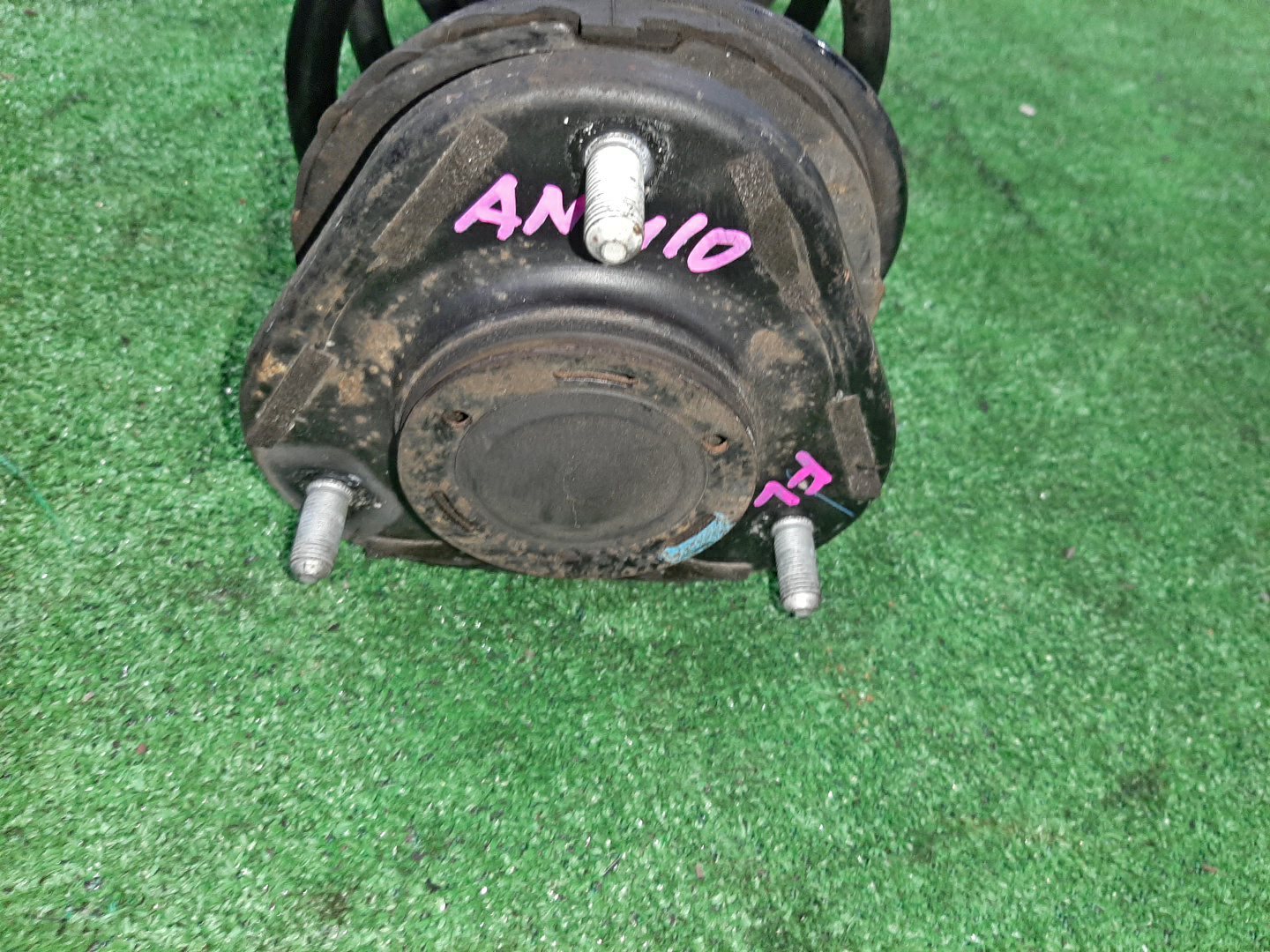 Стойка левая передняя TOYOTA ISIS ZNM10, ZNM10W, ANM10, ANM10W, ZGM10, ZGM10W, ZGM11, ZGM11W, ZGM15, ZGM15W, ANM10G, ZGM10G, ANM15G, ZNM10G, ZGM11G, ZGM15G 1ZZ-FE, 1AZ-FSE, 2ZR-FAE, 3ZR-FAE 2 ракурс