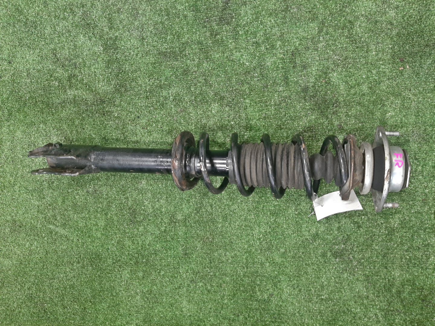 Стойка правая передняя TOYOTA PASSO, BB, BOON, COO KGC15, KGC10, KGC30, NGC30, KGC35, QNC10, QNC20, QNC21, QNC25, M301S, M600S, M601S, M610S, M310S, M300S, M401S, M402S, M411S 1KR-FE, 1NR-FE, K3-VE, 3SZ-VE 1 ракурс