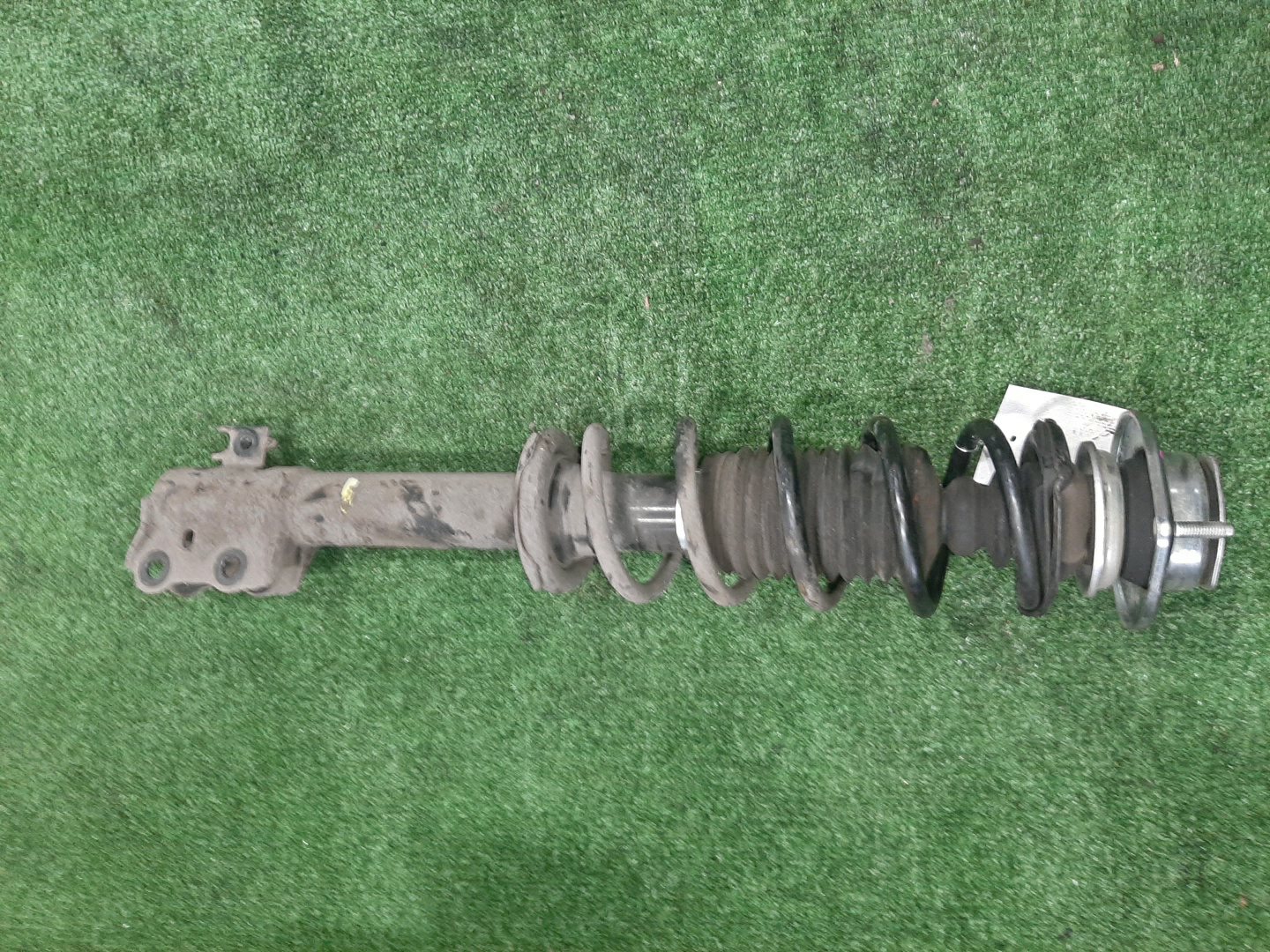 Стойка левая передняя TOYOTA PASSO, BB, BOON, COO KGC15, KGC10, KGC30, NGC30, KGC35, QNC10, QNC20, QNC21, QNC25, M301S, M600S, M601S, M610S, M310S, M300S, M401S, M402S, M411S 1KR-FE, 1NR-FE, K3-VE, 3SZ-VE 1 ракурс