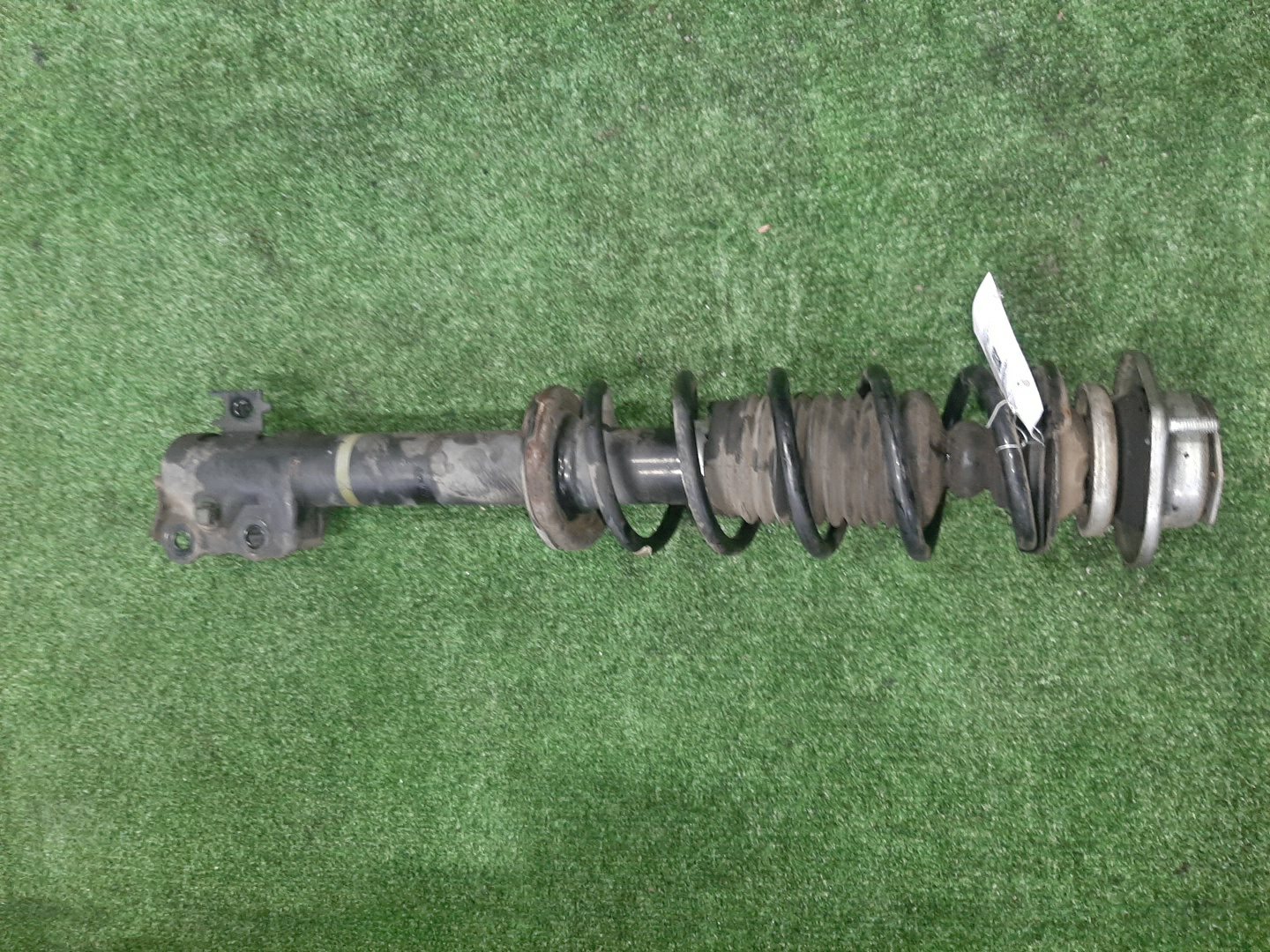 Стойка правая передняя TOYOTA PASSO, BB, BOON, COO KGC15, KGC10, KGC30, NGC30, KGC35, QNC10, QNC20, QNC21, QNC25, M301S, M600S, M601S, M610S, M310S, M300S, M401S, M402S, M411S 1KR-FE, 1NR-FE, K3-VE, 3SZ-VE 1 ракурс