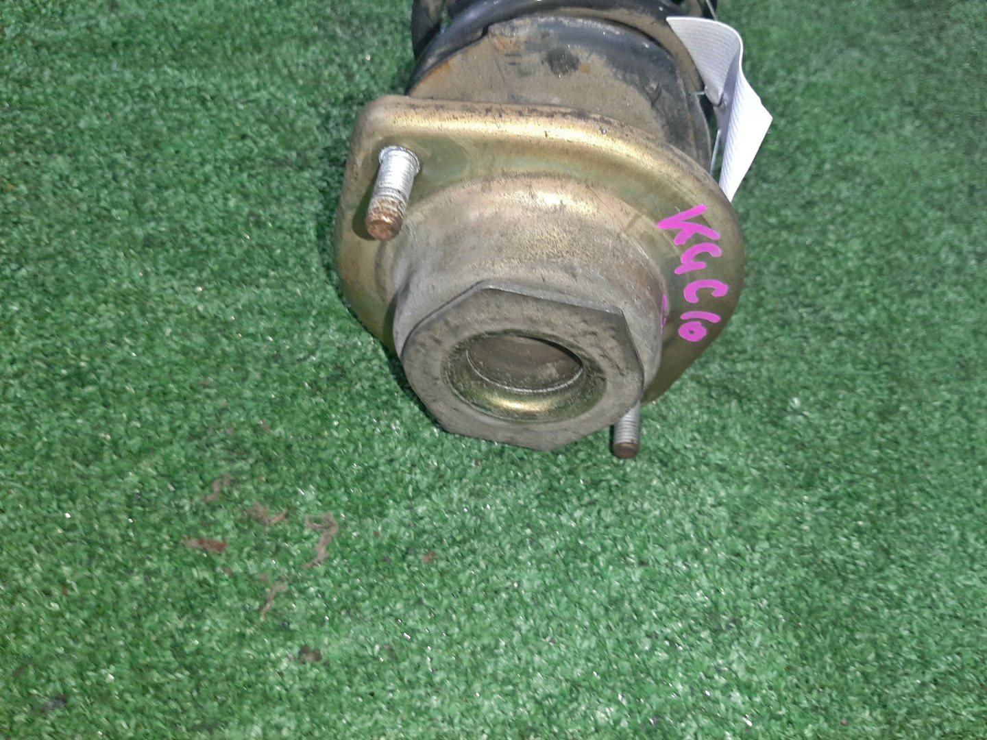 Стойка левая передняя TOYOTA PASSO, BB, BOON, COO KGC15, KGC10, KGC30, NGC30, KGC35, QNC10, QNC20, QNC21, QNC25, M301S, M600S, M601S, M610S, M310S, M300S, M401S, M402S, M411S 1KR-FE, 1NR-FE, K3-VE, 3SZ-VE 2 ракурс
