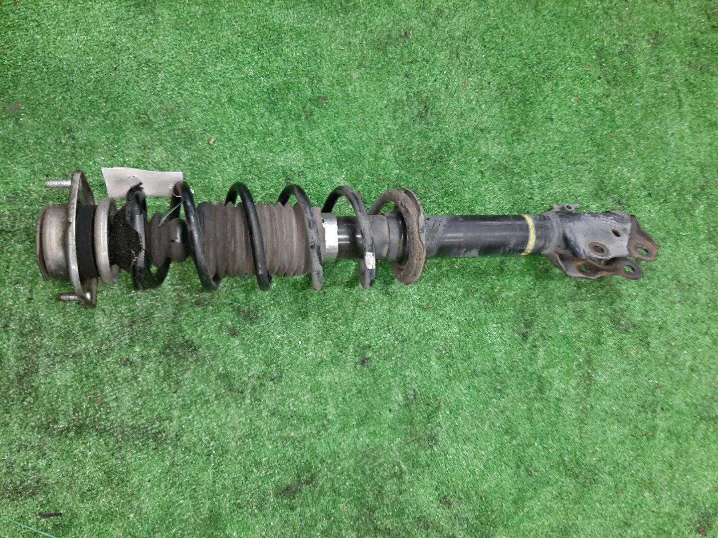 Стойка правая передняя TOYOTA PASSO, BB, BOON, COO KGC15, KGC10, KGC30, NGC30, KGC35, QNC10, QNC20, QNC21, QNC25, M301S, M600S, M601S, M610S, M310S, M300S, M401S, M402S, M411S 1KR-FE, 1NR-FE, K3-VE, 3SZ-VE 1 ракурс