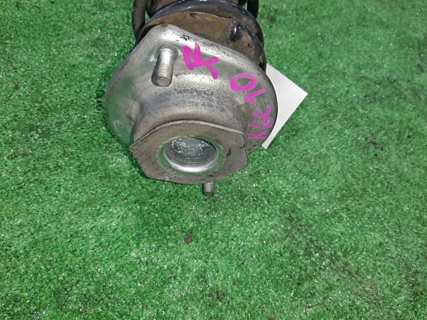Стойка правая передняя TOYOTA PASSO, BB, BOON, COO KGC15, KGC10, KGC30, NGC30, KGC35, QNC10, QNC20, QNC21, QNC25, M301S, M600S, M601S, M610S, M310S, M300S, M401S, M402S, M411S 1KR-FE, 1NR-FE, K3-VE, 3SZ-VE 2 ракурс