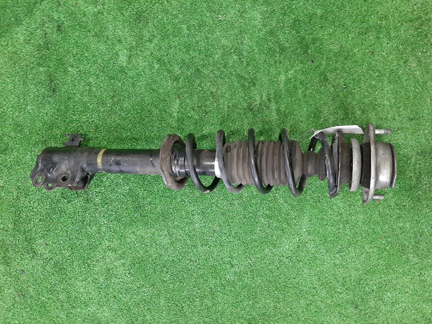 Стойка правая передняя TOYOTA PASSO, BB, BOON, COO KGC15, KGC10, KGC30, NGC30, KGC35, QNC10, QNC20, QNC21, QNC25, M301S, M600S, M601S, M610S, M310S, M300S, M401S, M402S, M411S 1KR-FE, 1NR-FE, K3-VE, 3SZ-VE 1 ракурс