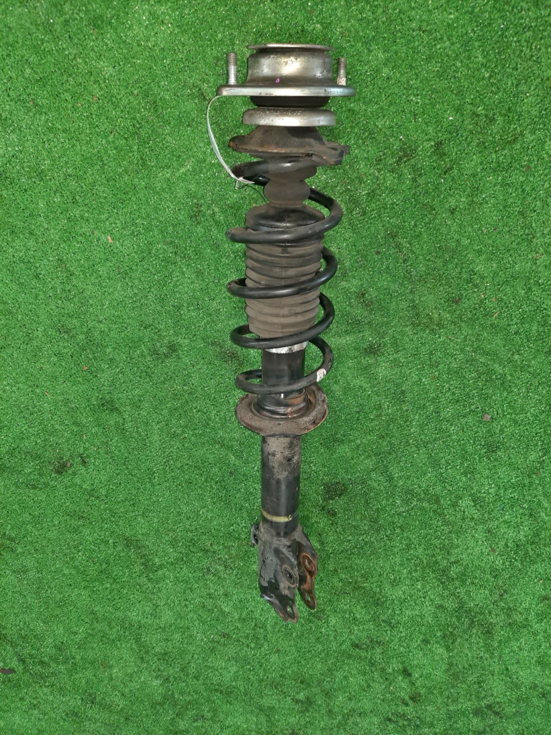 Стойка левая передняя TOYOTA PASSO, BB, BOON, COO KGC15, KGC10, KGC30, NGC30, KGC35, QNC10, QNC20, QNC21, QNC25, M301S, M600S, M601S, M610S, M310S, M300S, M401S, M402S, M411S 1KR-FE, 1NR-FE, K3-VE, 3SZ-VE 1 ракурс
