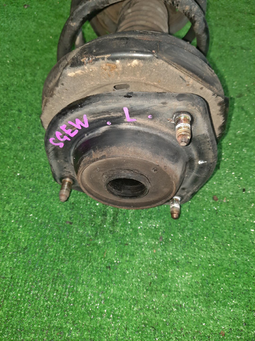Стойка левая передняя MAZDA FORD FRIDA, BONGO FRIENDEE SGE3F, SGEWF, SGL3F, SG5WF, SGLWF, SGE3, SGEW, SGLW, SG5W, SGL3 FE, FE-ZE, WL-T, WL-TE, J5-DE 2 ракурс