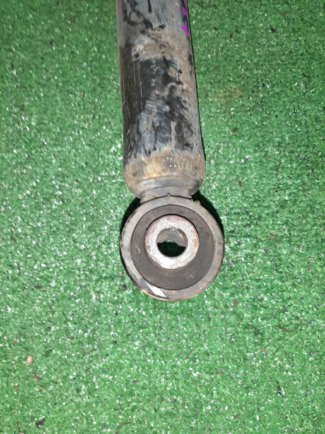 Стойка левая задняя NISSAN BLUEBIRD, PRIMERA QU14, HU14, EU14, P11, WP11, QP11, HP11, WQP11, WHP11 QG18DE, QG18DD, SR20DE, SR20VE, SR18DE 2 ракурс