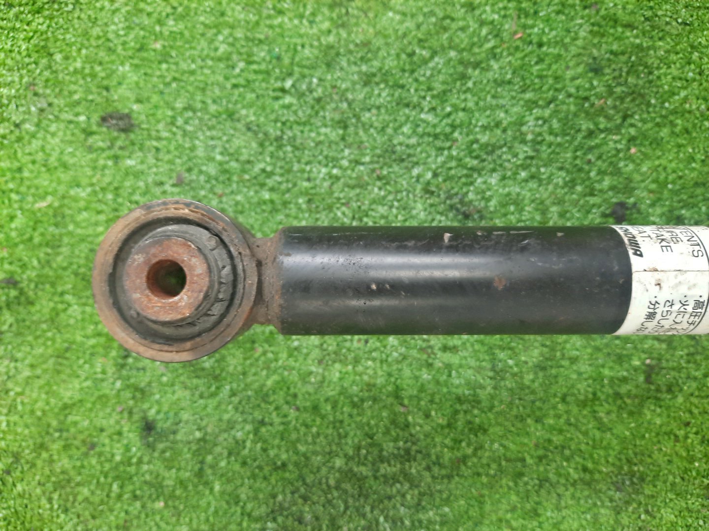 Стойка левая задняя MAZDA DEMIO DW3W, DW5W B3E, B3ME, B3, B5E, B5ME, B5 2 ракурс
