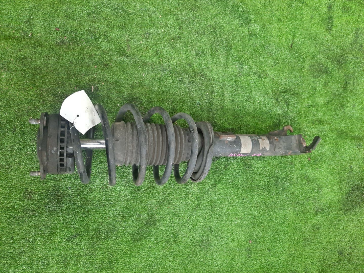 Стойка правая передняя MAZDA DEMIO, VERISA DY3W, DY5W, DY3R, DY5R, DC5R, DC5W ZJ-VE, ZY-VE 1 ракурс