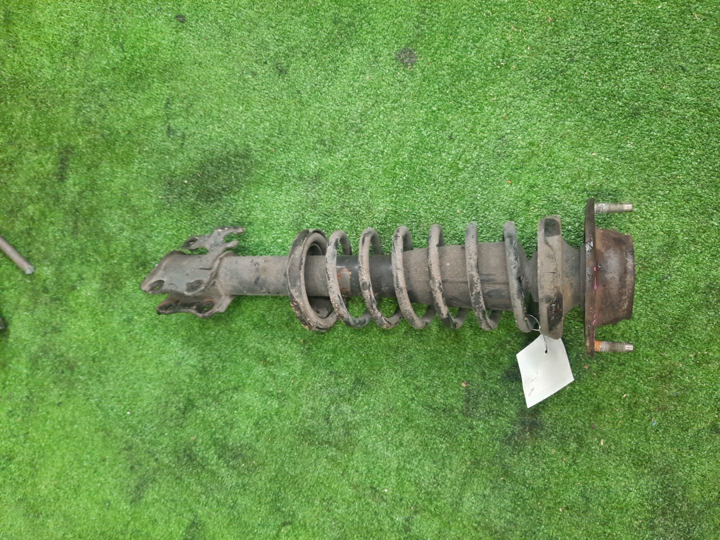 Стойка левая передняя MAZDA DEMIO DW3W, DW5W B3E, B3ME, B3, B5E, B5ME, B5 1 ракурс