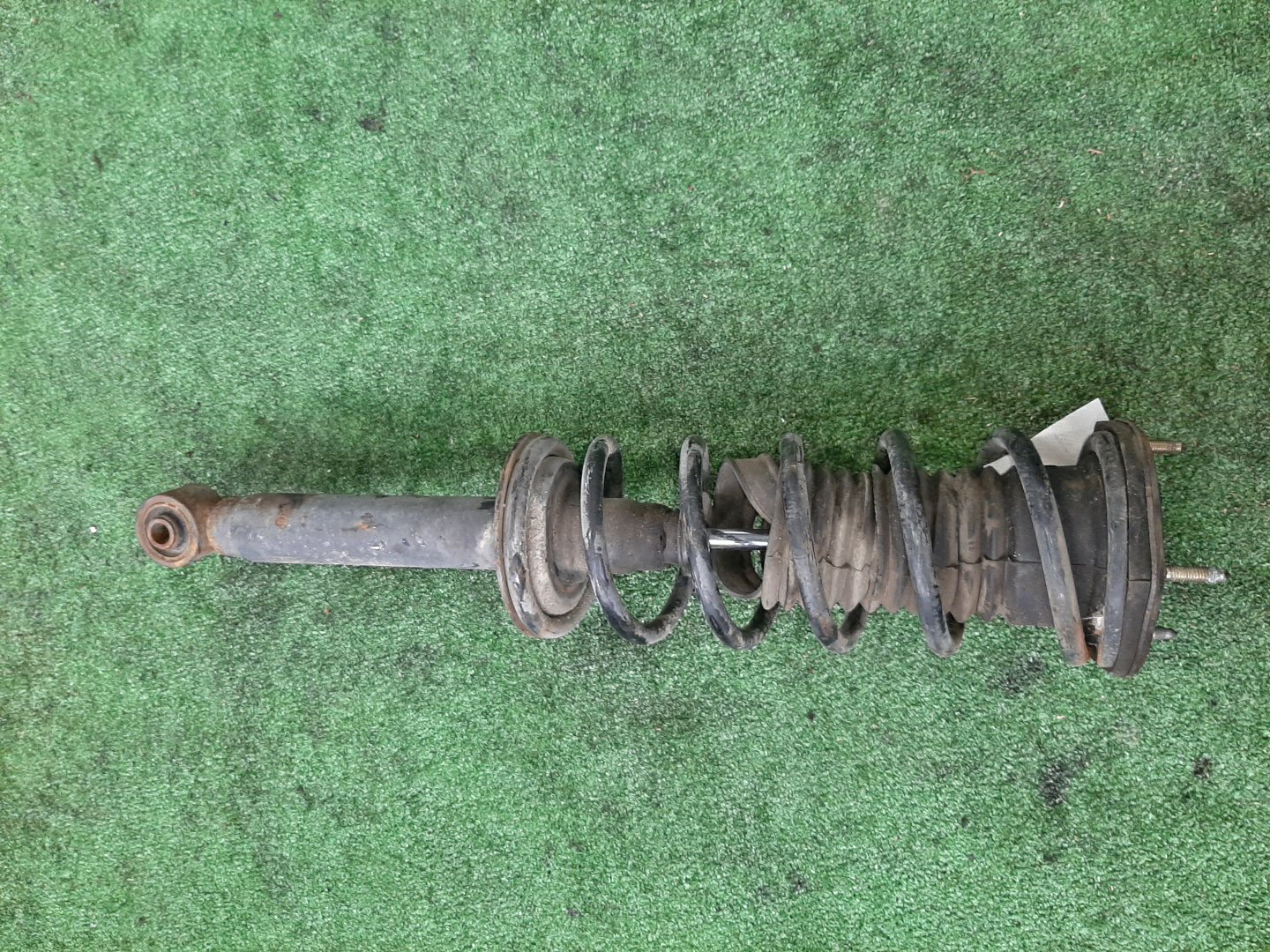 Стойка правая задняя TOYOTA CHASER, CRESTA, MARK II GX100, GX90, JZX100, JZX101, JZX90, SX90, LX100, JZX91, LX90, SX100 1G-FE, 1JZ-GE, 2JZ-GE, 4S-FE, 2L-TE 1 ракурс