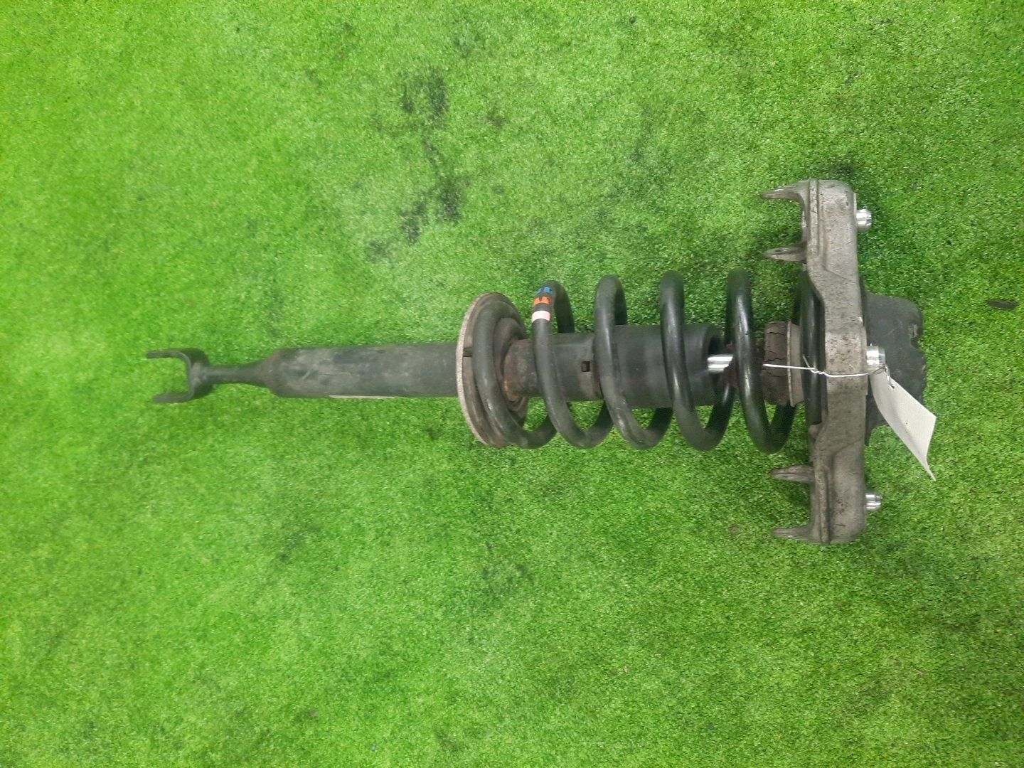 Стойка левая передняя AUDI A4 8E5 ALT 1 ракурс Стойка левая передняя AUDI A4 8E5 ALT 1 ракурс