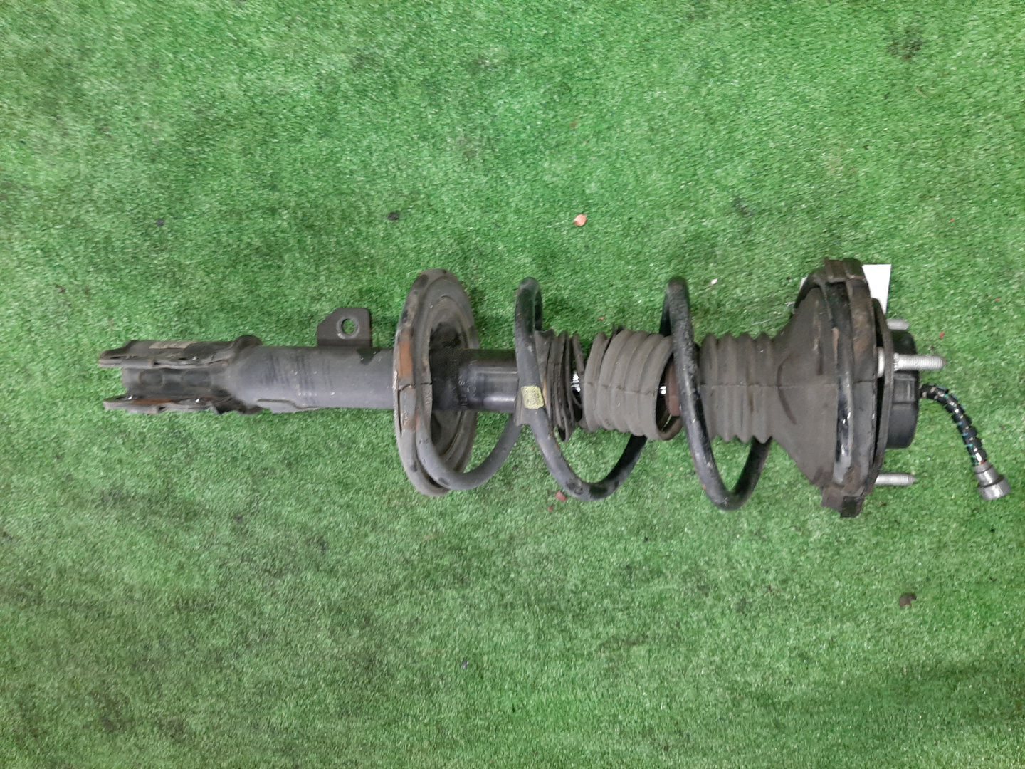 Стойка правая передняя TOYOTA NOAH, VOXY, IPSUM AZR60G, ACM21W 1AZ-FSE, 2AZ-FE 1 ракурс