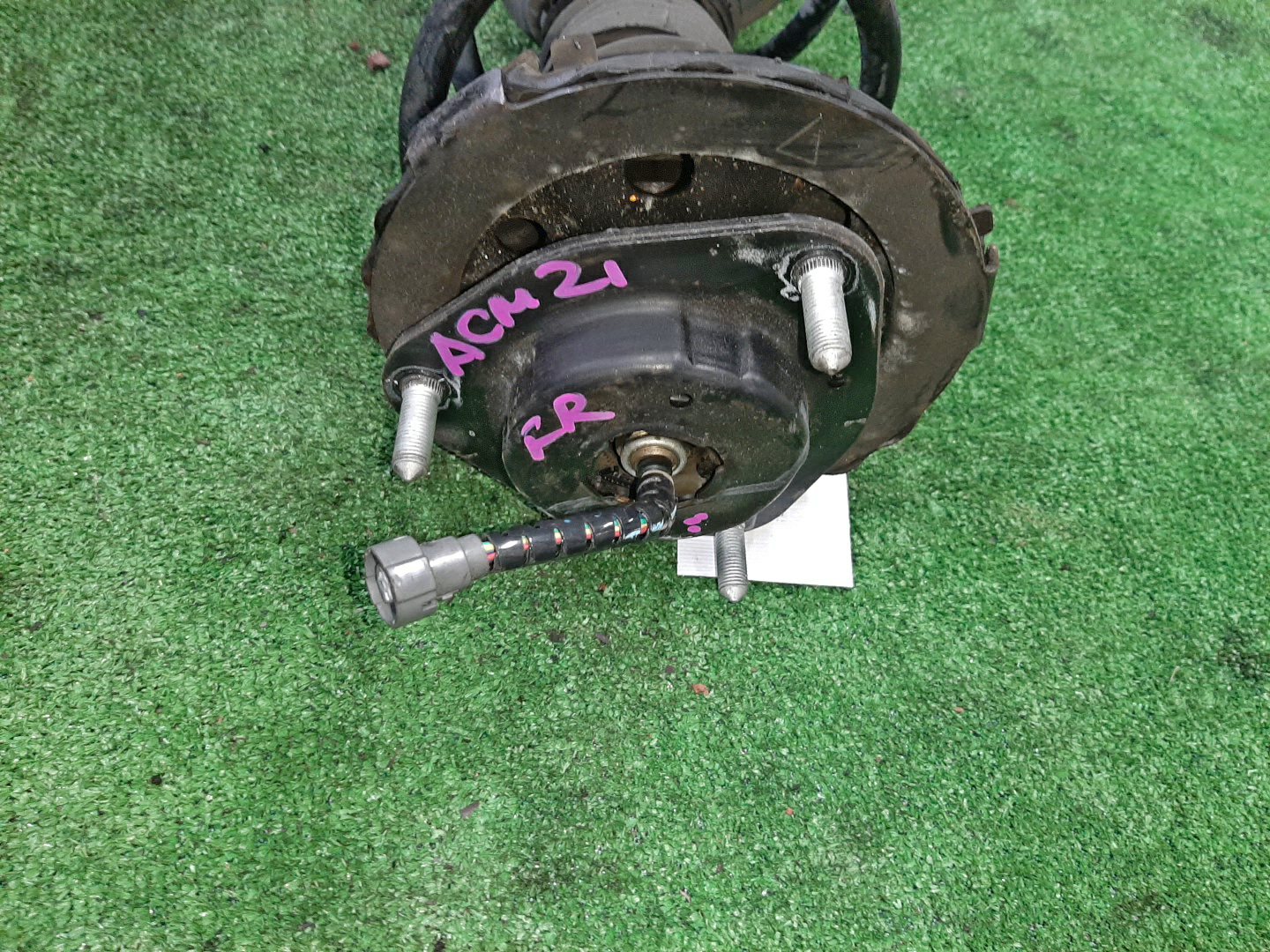 Стойка правая передняя TOYOTA NOAH, VOXY, IPSUM AZR60G, ACM21W 1AZ-FSE, 2AZ-FE 2 ракурс