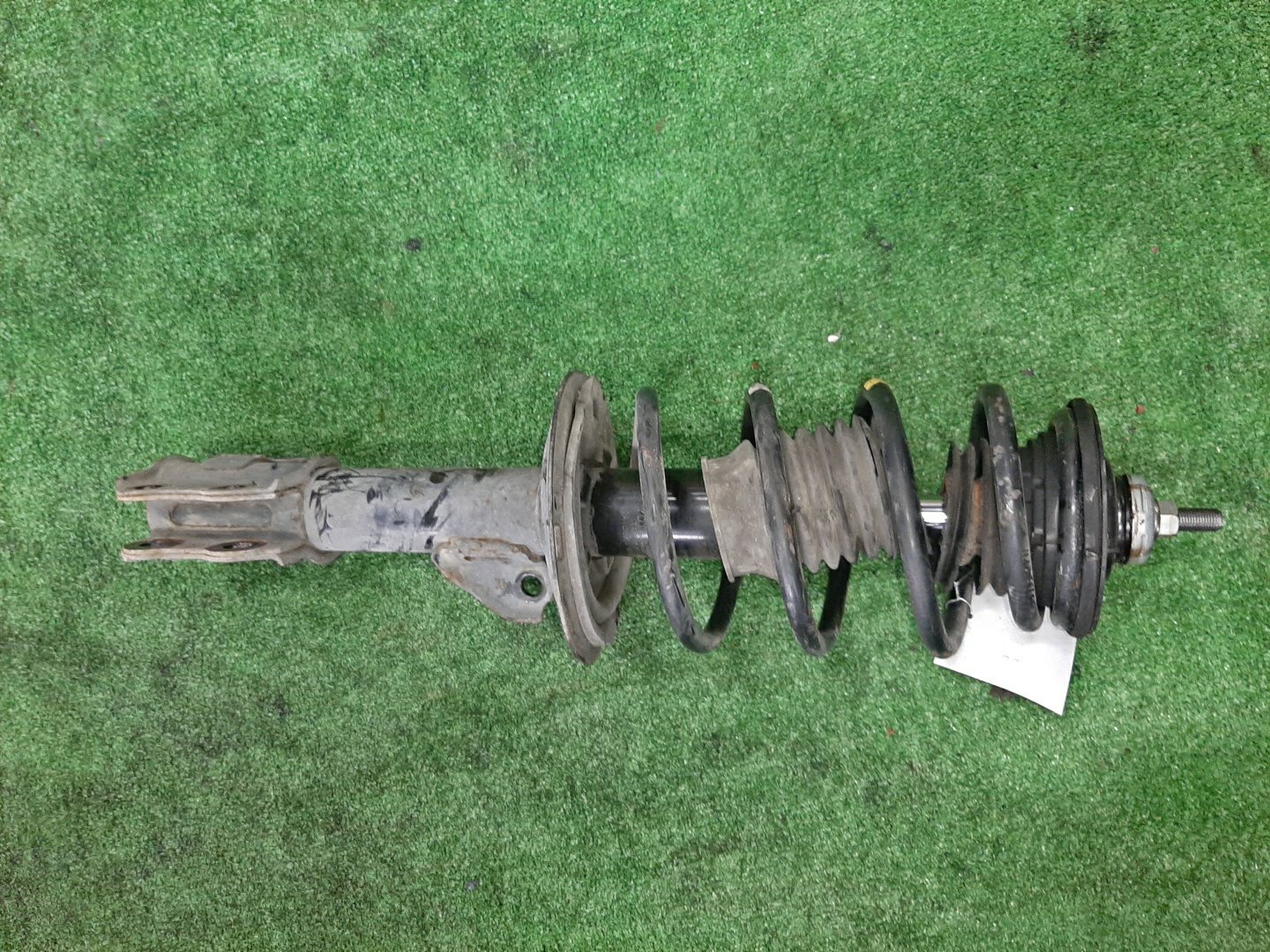 Стойка правая передняя TOYOTA RACTIS NSP122 1NR-FE 1 ракурс