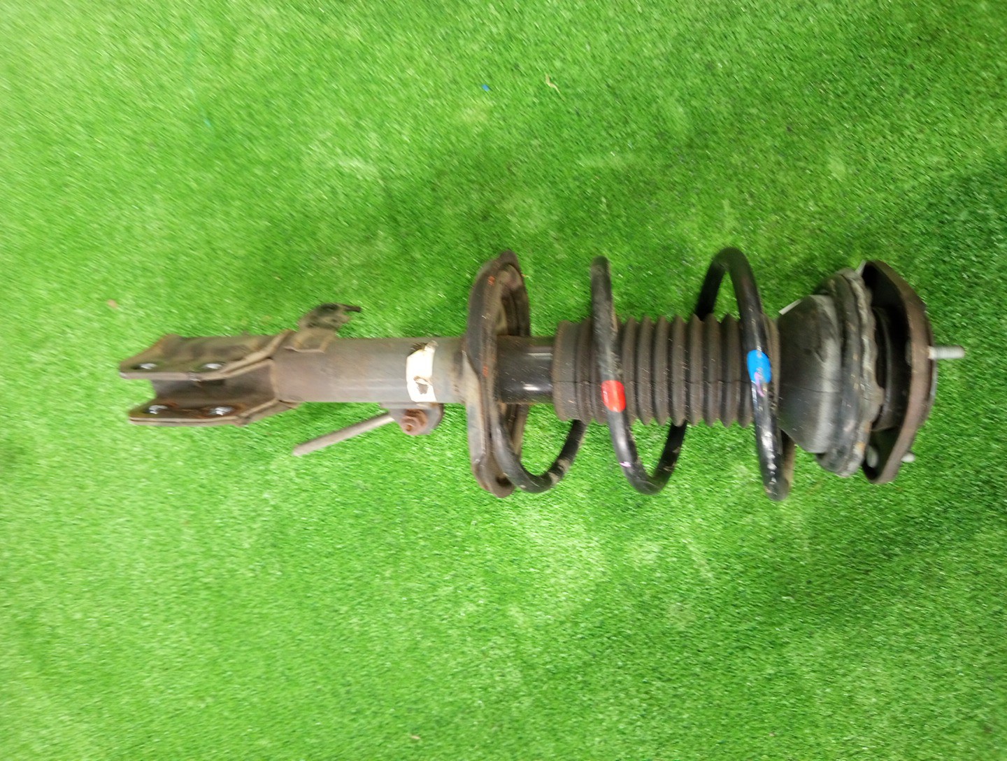 Стойка левая передняя TOYOTA AVENSIS AZT250, AZT251 1AZ-FSE, 2AZ-FSE 1 ракурс