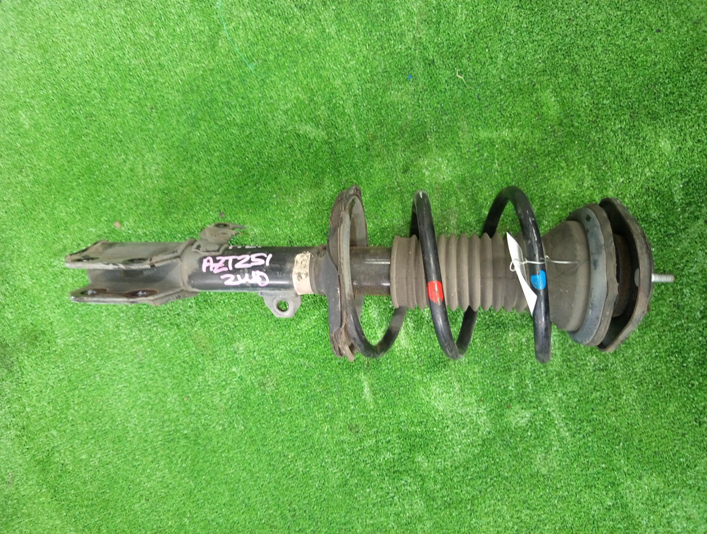 Стойка левая передняя TOYOTA AVENSIS AZT250, AZT251 1AZ-FSE, 2AZ-FSE 1 ракурс