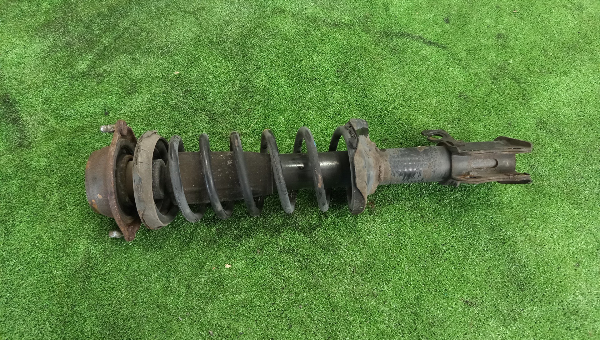Стойка правая передняя MAZDA DEMIO DW3W, DW5W B3E, B3ME, B3, B5E, B5ME, B5 1 ракурс