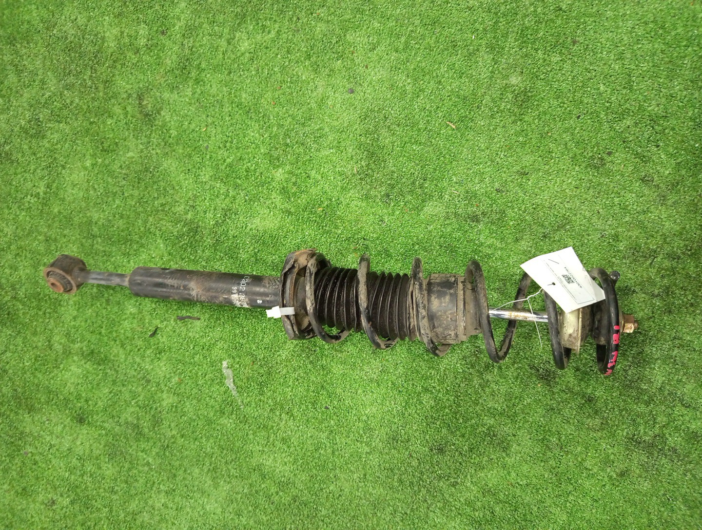 Стойка левая задняя MAZDA DEMIO DW3W, DW5W B3E, B3ME, B3, B5E, B5ME, B5 1 ракурс