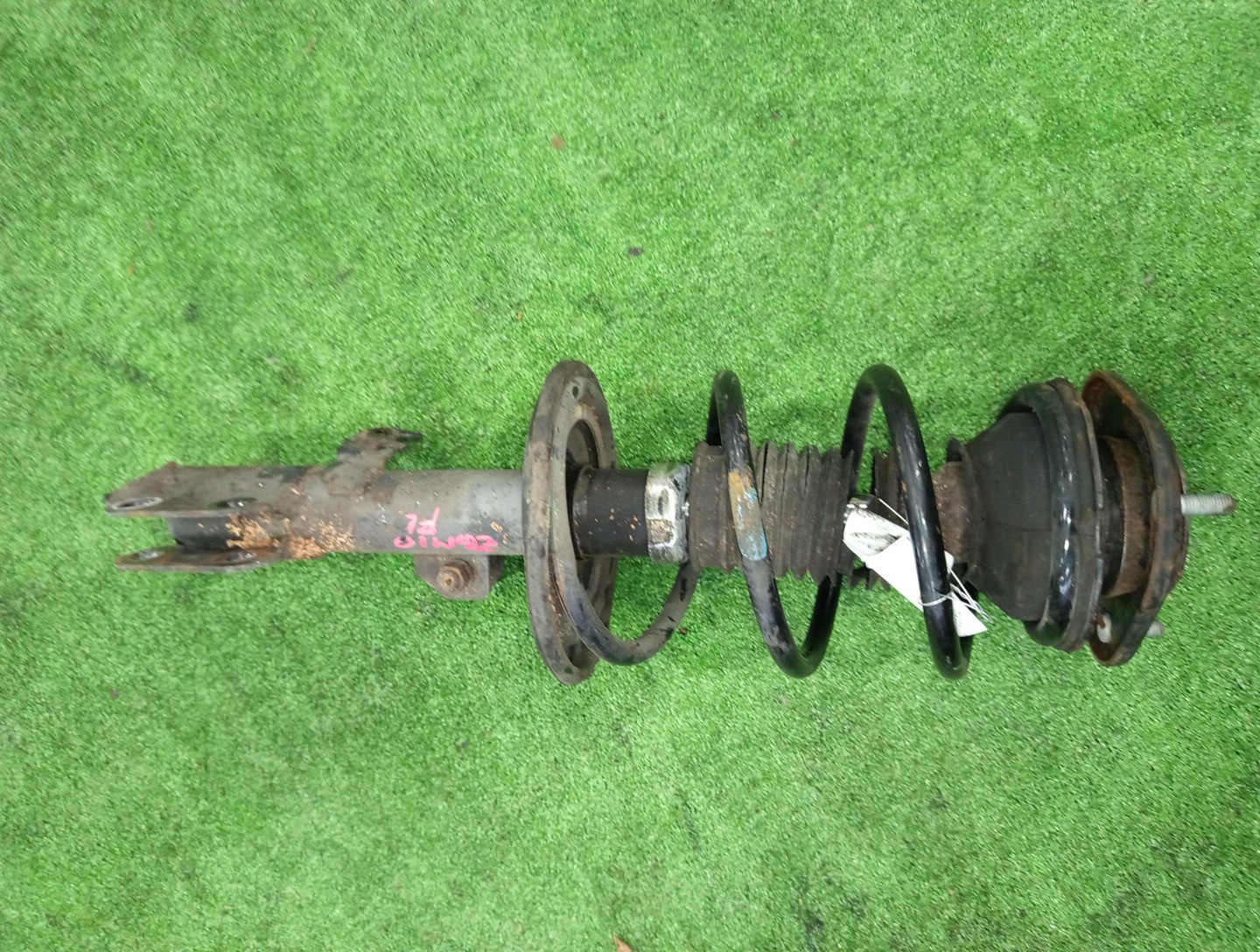 Стойка левая передняя TOYOTA ISIS ZNM10, ZNM10W, ANM10, ANM10W, ZGM10, ZGM10W, ZGM11, ZGM11W, ZGM15, ZGM15W, ANM10G, ZGM10G, ANM15G, ZNM10G, ZGM11G, ZGM15G 1ZZ-FE, 1AZ-FSE, 2ZR-FAE, 3ZR-FAE 1 ракурс