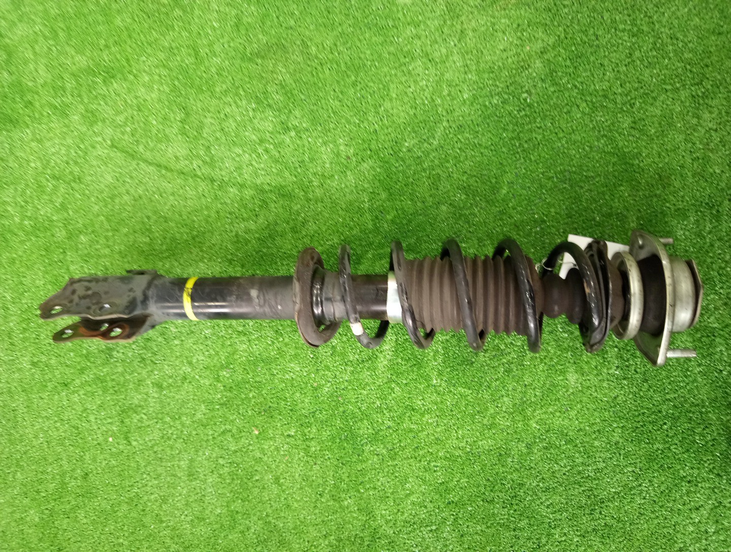 Стойка левая передняя TOYOTA PASSO, BB, BOON, COO KGC15, KGC10, KGC30, NGC30, KGC35, QNC10, QNC20, QNC21, QNC25, M301S, M600S, M601S, M610S, M310S, M300S, M401S, M402S, M411S 1KR-FE, 1NR-FE, K3-VE, 3SZ-VE 1 ракурс