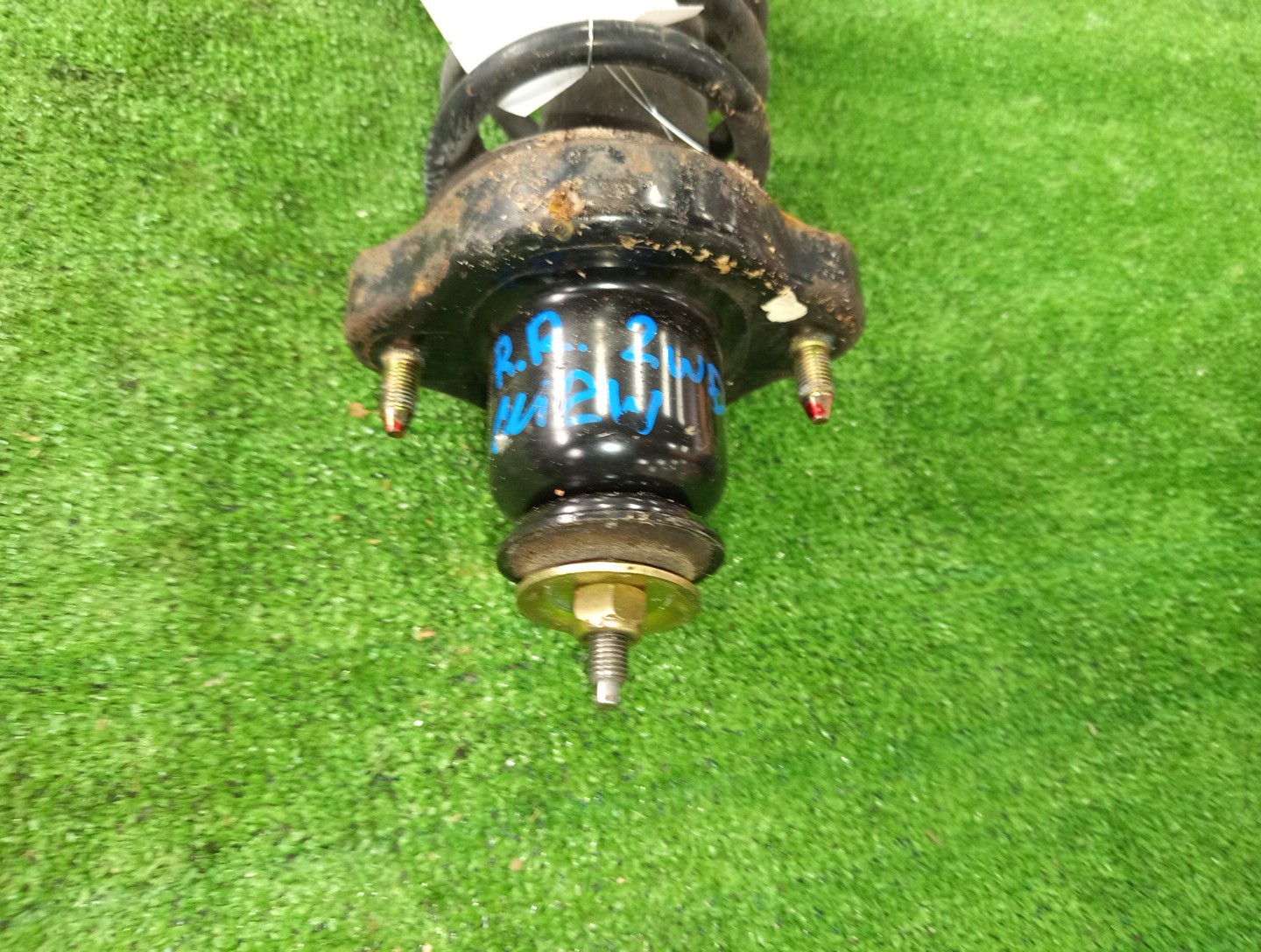 Стойка правая задняя MITSUBISHI AIRTREK CU2W, CU4W, CU5W 4G63, 4G63T, 4G64, 4G69 2 ракурс