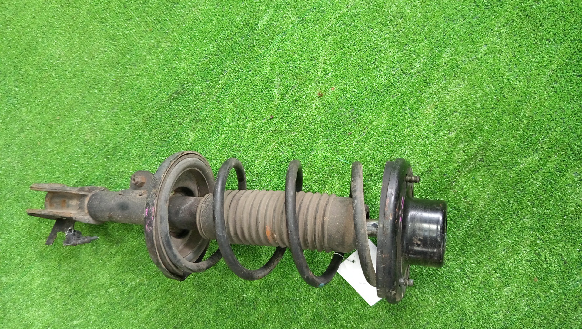 Стойка левая задняя SUZUKI AERIO RC51S, RB21S, RA21S, RD51S M18A, M15A 1 ракурс Стойка левая задняя SUZUKI AERIO RC51S, RB21S, RA21S, RD51S M18A, M15A 1 ракурс