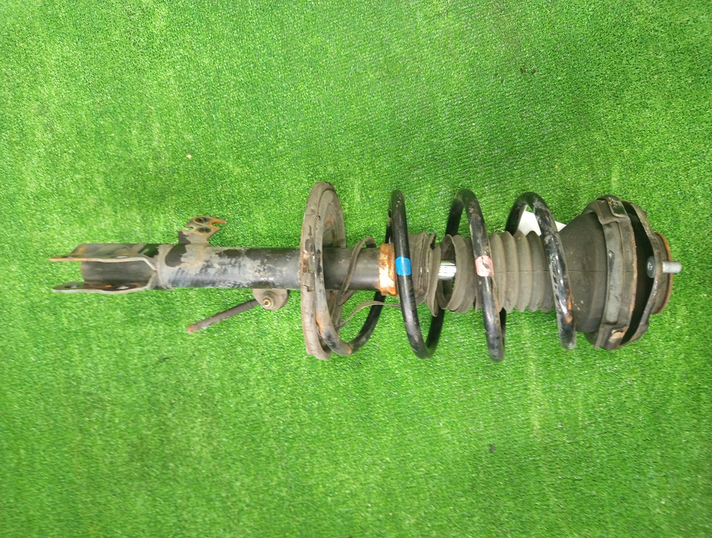 Стойка левая передняя TOYOTA OPA ACT10, ZCT10 1AZ-FSE, 1ZZ-FE 1 ракурс