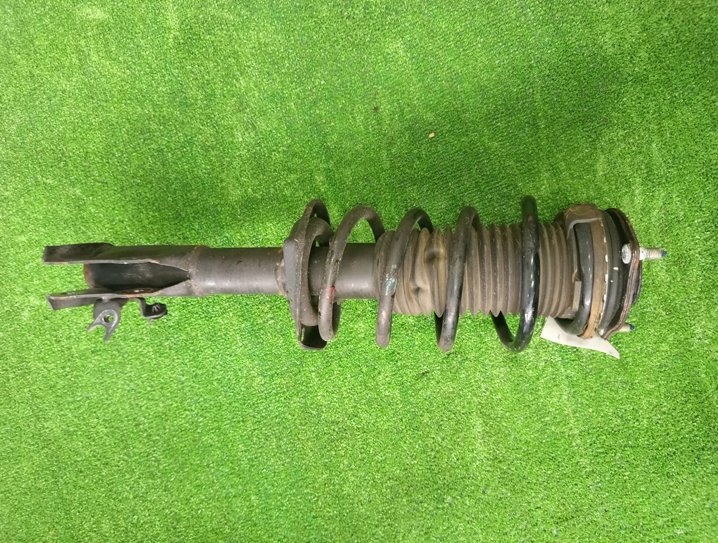 Стойка левая передняя HONDA CIVIC FD2, FD1, FD3 K20A, R18A, LDA 1 ракурс