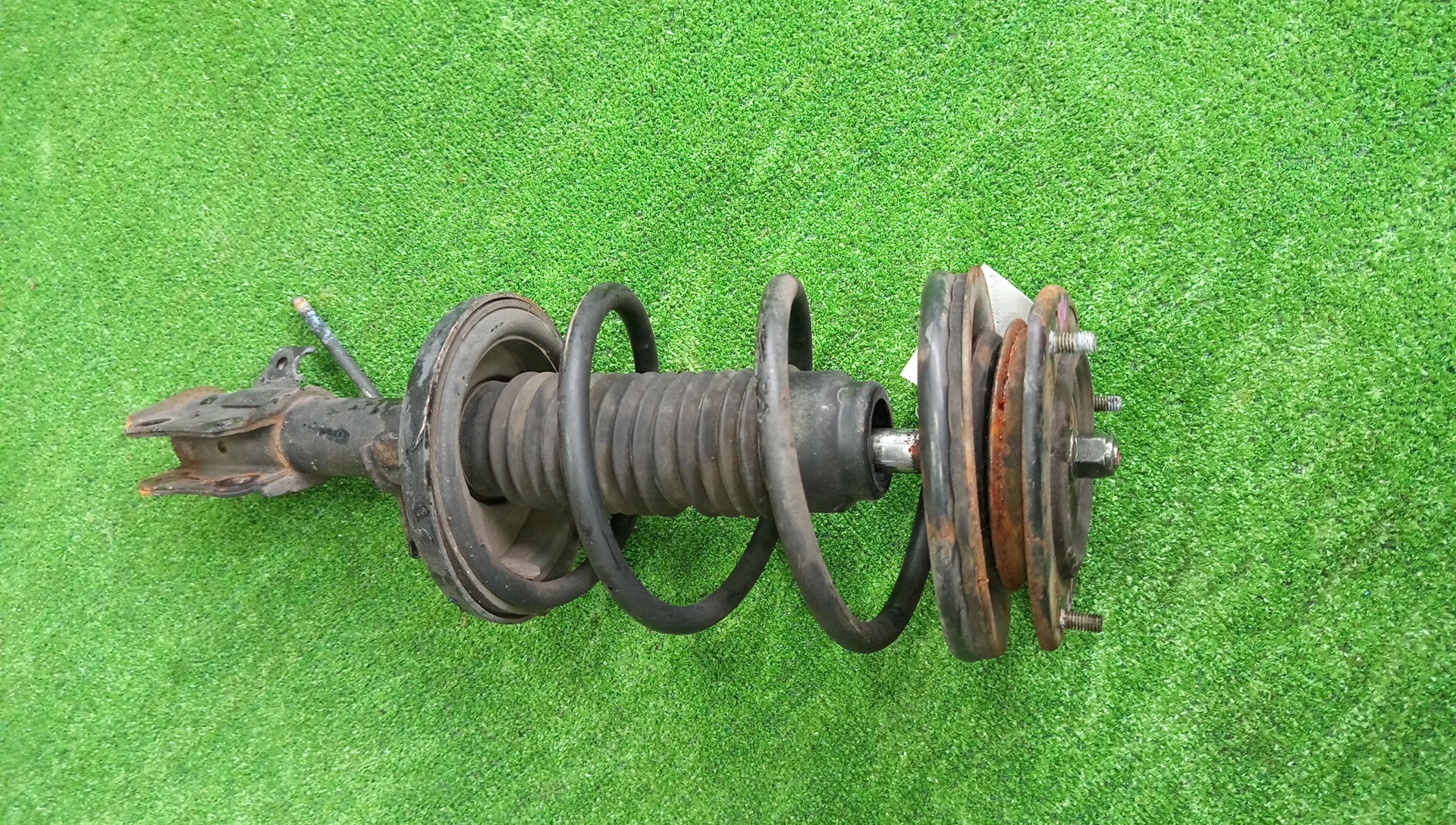 Стойка левая передняя SUZUKI AERIO RC51S, RB21S, RA21S, RD51S M18A, M15A 1 ракурс Стойка левая передняя SUZUKI AERIO RC51S, RB21S, RA21S, RD51S M18A, M15A 1 ракурс