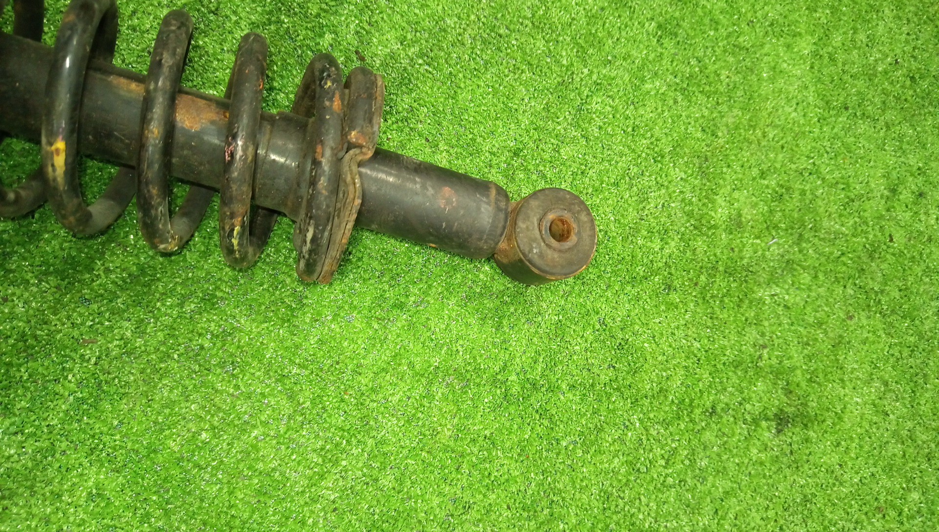 Стойка правая задняя MITSUBISHI DION, LANCER CEDIA CR6W, CR9W, CR5W, CS5W 4G94, 4G63, 4G93, 4G93T 3 ракурс