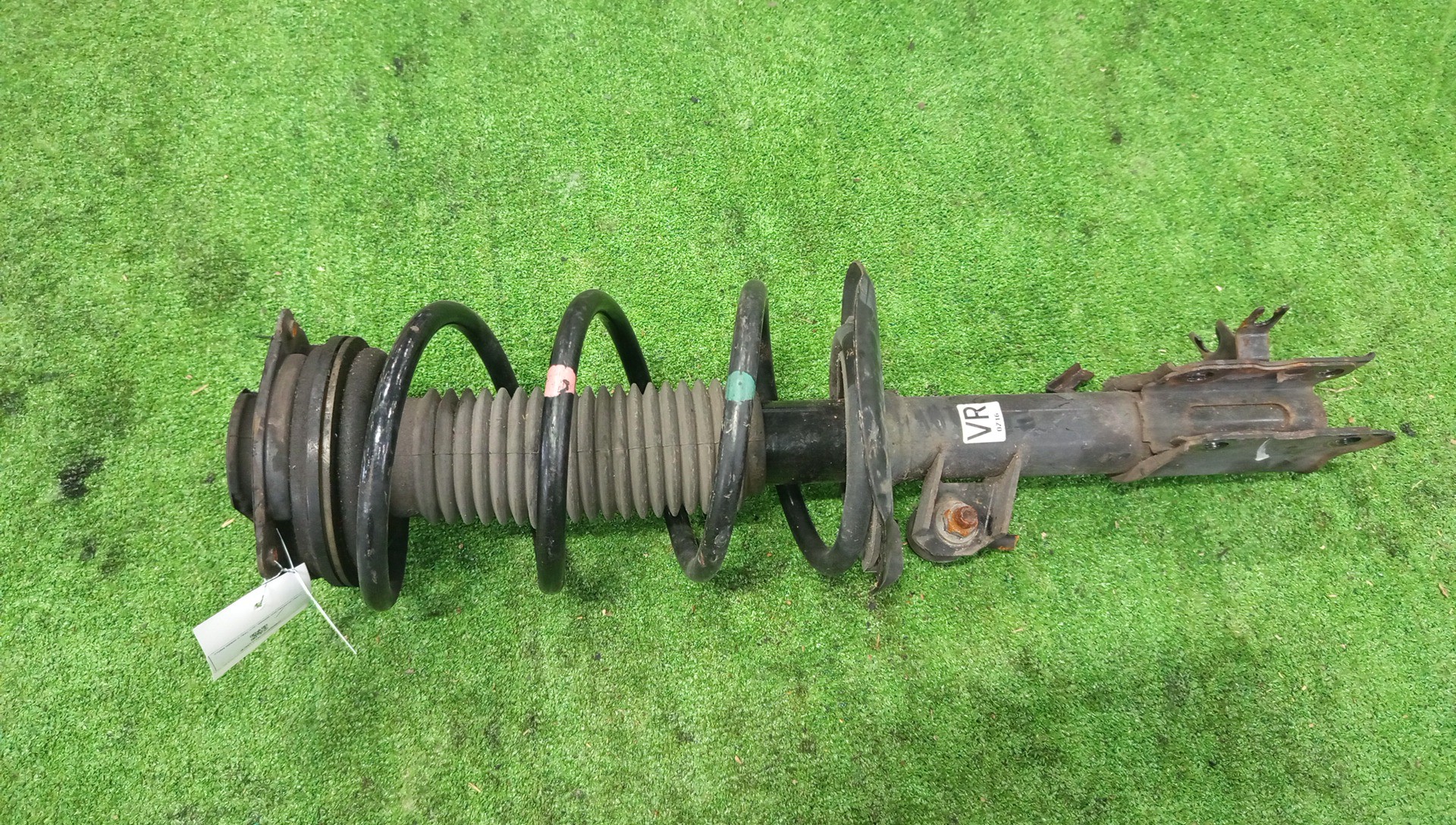 Стойка левая передняя NISSAN DUALIS, X-TRAIL KNJ10, NJ10, NT31, DNT31, TNT31 MR20DE, M9R, QR25DE 1 ракурс