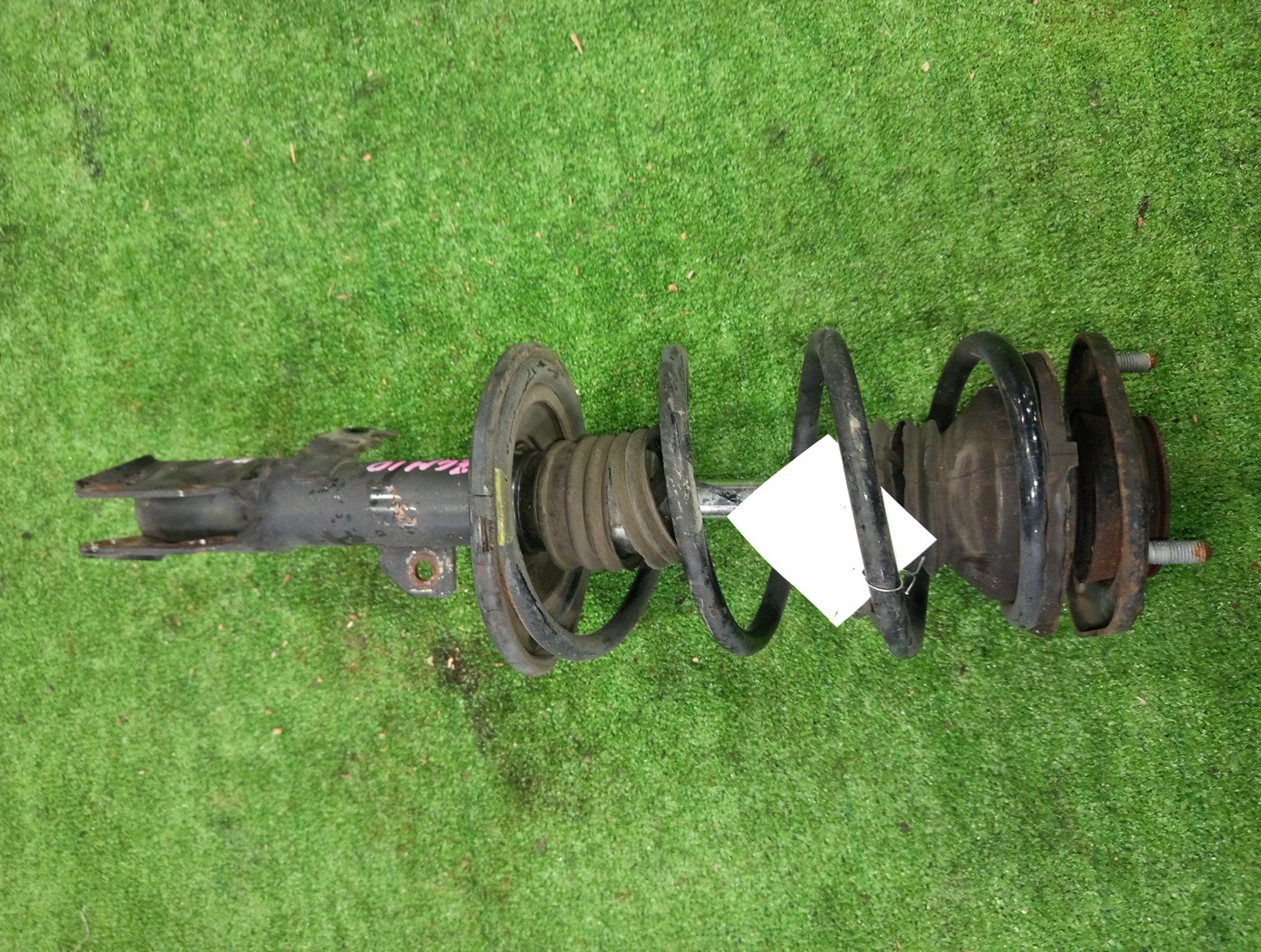 Стойка левая передняя TOYOTA ISIS ZNM10, ZNM10W, ANM10, ANM10W, ZGM10, ZGM10W, ZGM11, ZGM11W, ZGM15, ZGM15W, ANM10G, ZGM10G, ANM15G, ZNM10G, ZGM11G, ZGM15G 1ZZ-FE, 1AZ-FSE, 2ZR-FAE, 3ZR-FAE 1 ракурс