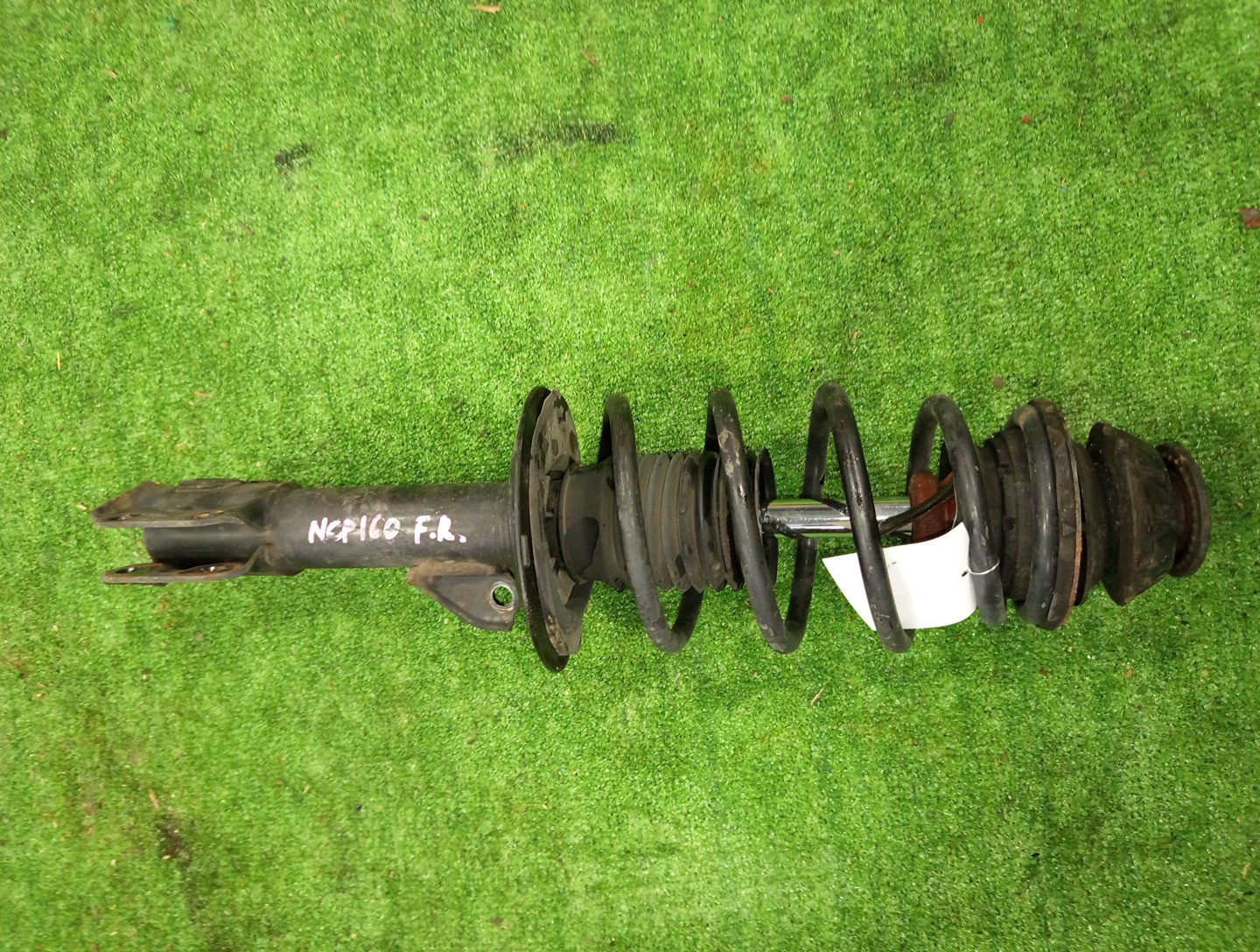 Стойка правая передняя TOYOTA PROBOX, COROLLA FIELDER, SUCCEED, COROLLA  AXIO NSP160V, NCP160V, NCP165V, ZRE162G, NZE164G, NZE161G, NKE165G, NRE161G, NZE161, NZE164, NRE161, NKE165, NRE160 1NR-FE, 1NZ-FE, 2ZR-FAE, 1NZ-FXE, 2NR-FKE 1 ракурс