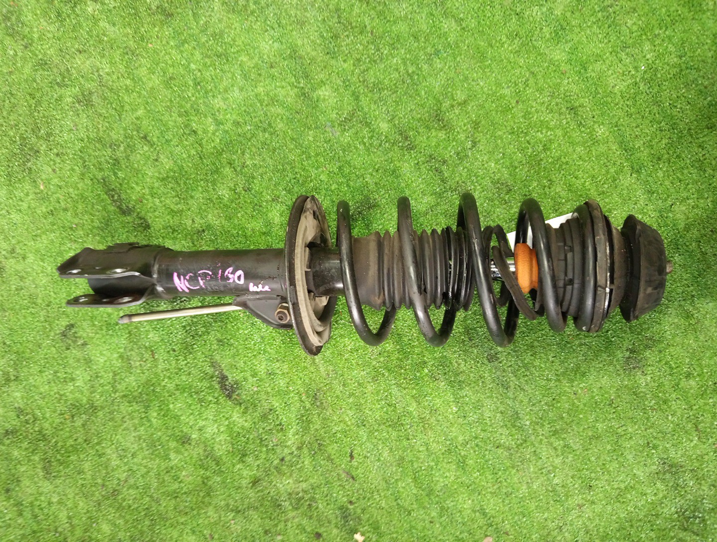 Стойка правая передняя TOYOTA PROBOX, COROLLA FIELDER, SUCCEED, COROLLA  AXIO NSP160V, NCP160V, NCP165V, ZRE162G, NZE164G, NZE161G, NKE165G, NRE161G, NZE161, NZE164, NRE161, NKE165, NRE160 1NR-FE, 1NZ-FE, 2ZR-FAE, 1NZ-FXE, 2NR-FKE 1 ракурс
