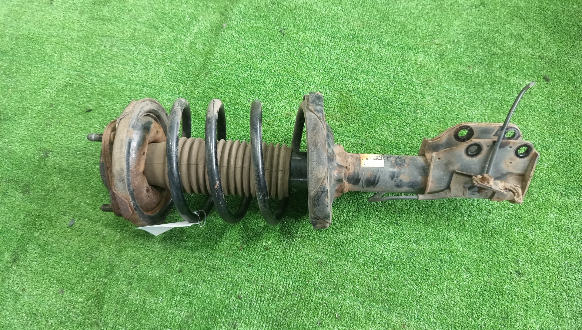 Стойка левая передняя MAZDA FAMILIA BJ5W, BJ5P, BJFW, BJ8W, BJ3P, BJFP ZL-DE, FS-ZE, FP-DE, B3 1 ракурс