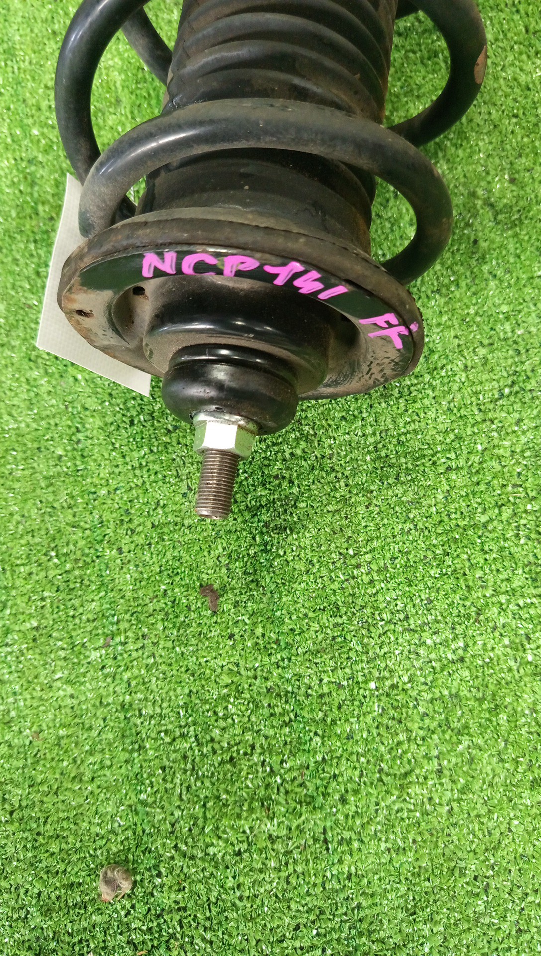 Стойка правая передняя TOYOTA IST, VITZ, PORTE, SPADE, AQUA NCP110, ZSP110, KSP130, NSP130, NSP135, NCP131, NCP141, NSP140, NSP141, NHP10 1NZ-FE, 2ZR-FE, 1KR-FE, 1NR-FE, 2NR-FKE, 1NZ-FXE 2 ракурс
