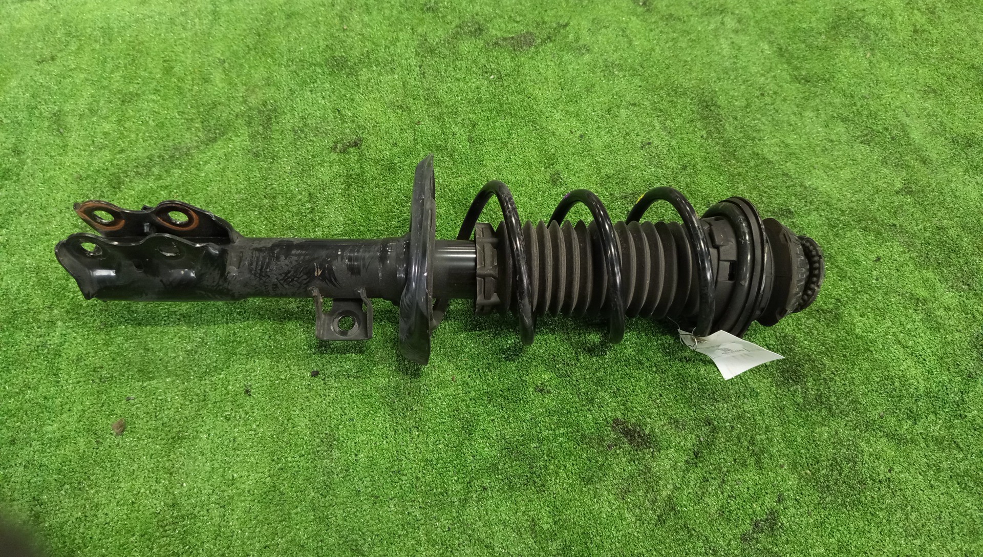 Стойка правая передняя TOYOTA AQUA MXPK11 M15A-FXE 1 ракурс
