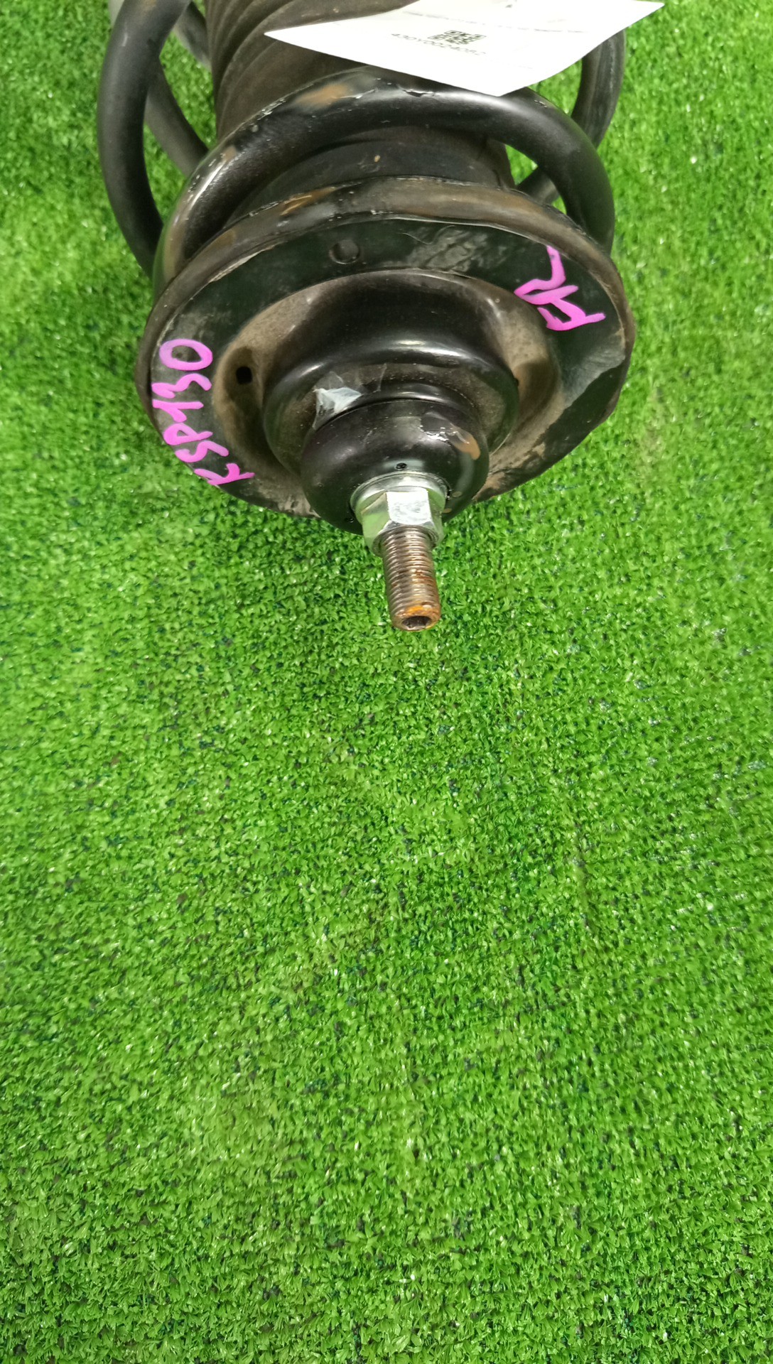 Стойка правая передняя TOYOTA IST, VITZ, PORTE, SPADE, AQUA NCP110, ZSP110, KSP130, NSP130, NSP135, NCP131, NCP141, NSP140, NSP141, NHP10 1NZ-FE, 2ZR-FE, 1KR-FE, 1NR-FE, 2NR-FKE, 1NZ-FXE 2 ракурс