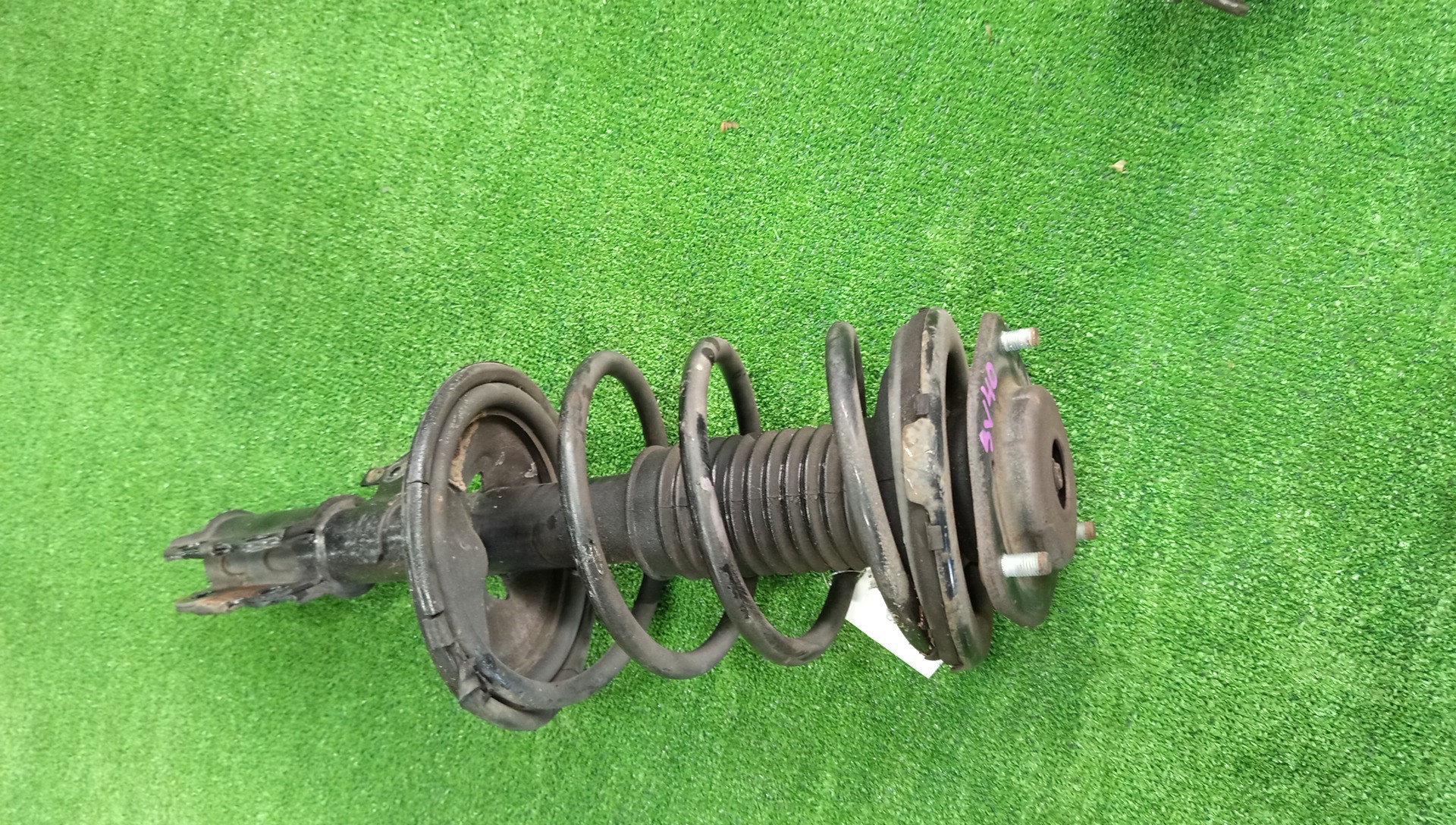 Стойка левая передняя TOYOTA CAMRY, VISTA SV40, SV41, SV42, SV43 4S-FE, 3S-FE 1 ракурс Стойка левая передняя TOYOTA CAMRY, VISTA SV40, SV41, SV42, SV43 4S-FE, 3S-FE 1 ракурс