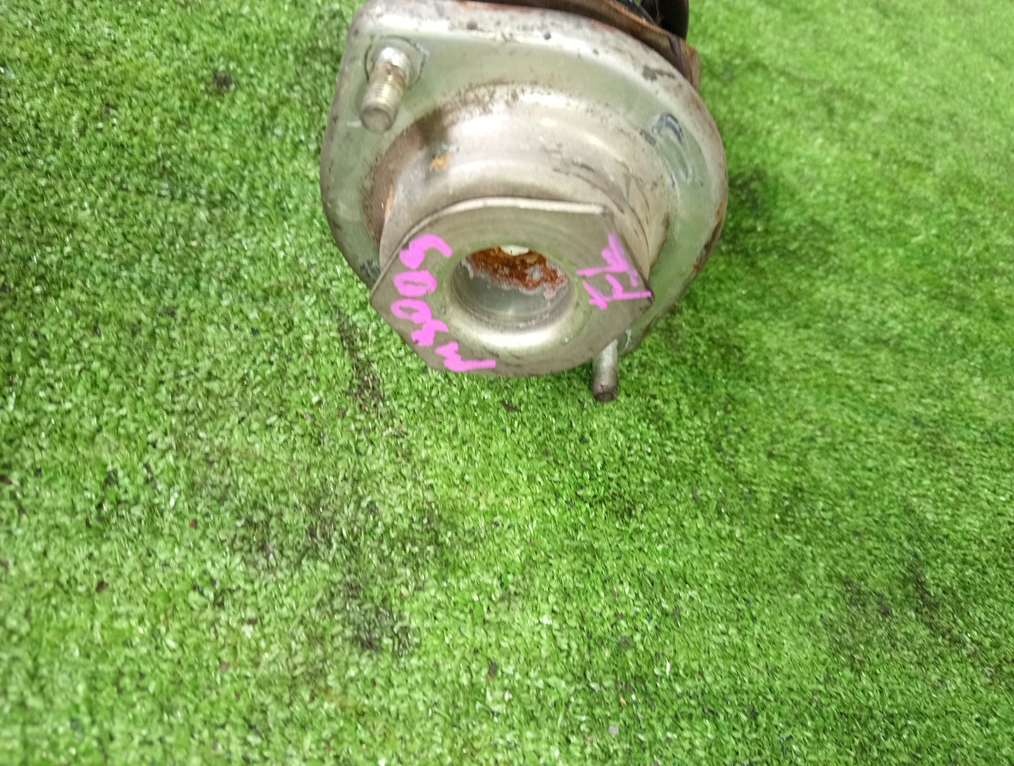 Стойка левая передняя DAIHATSU PASSO, BB, BOON, COO KGC15, KGC10, QNC10, QNC20, QNC21, QNC25, M301S, M310S, M300S, M401S, M402S, M411S 1KR-FE, K3-VE, 3SZ-VE 2 ракурс
